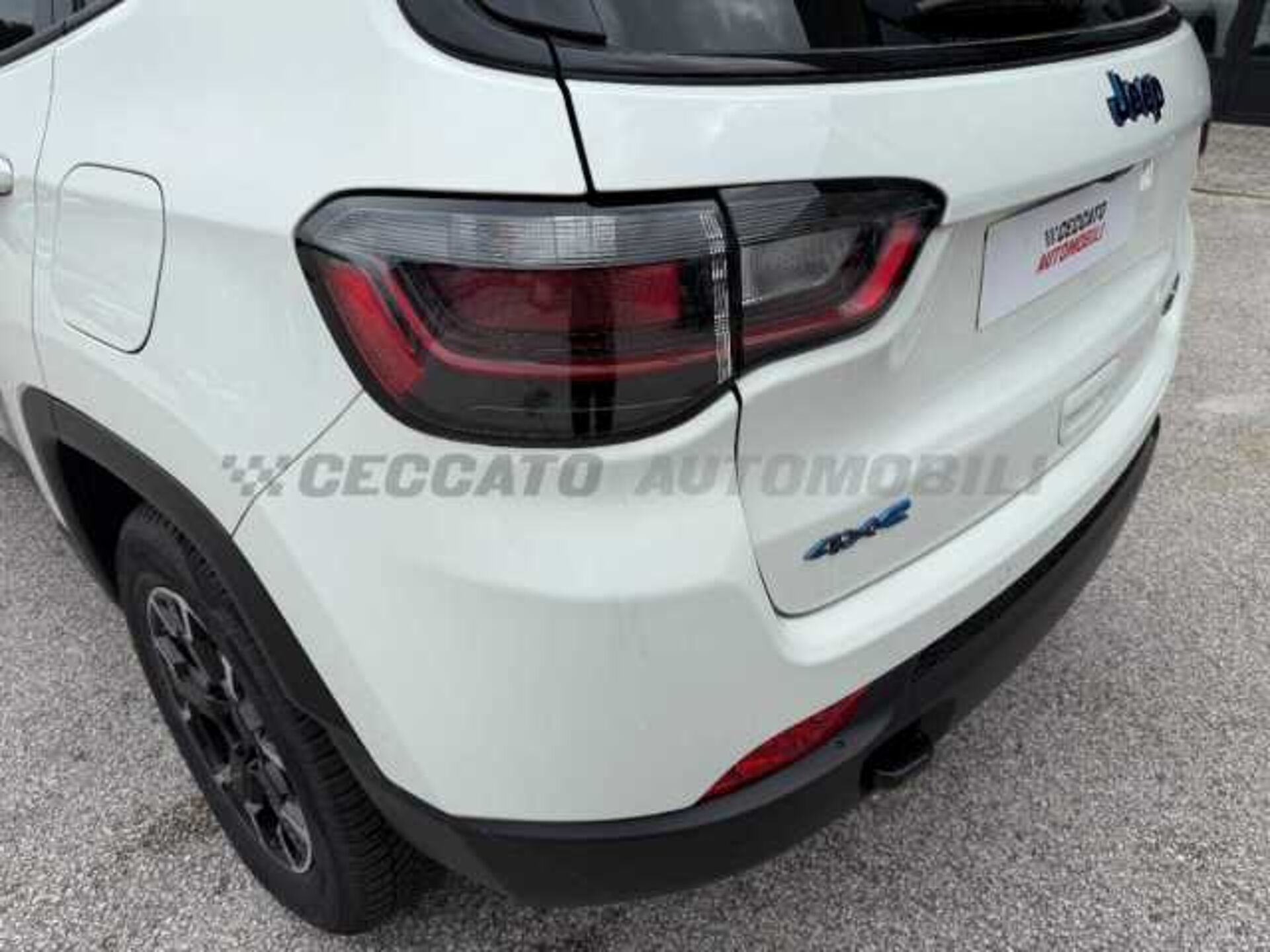 Jeep Compass 1.3l - white