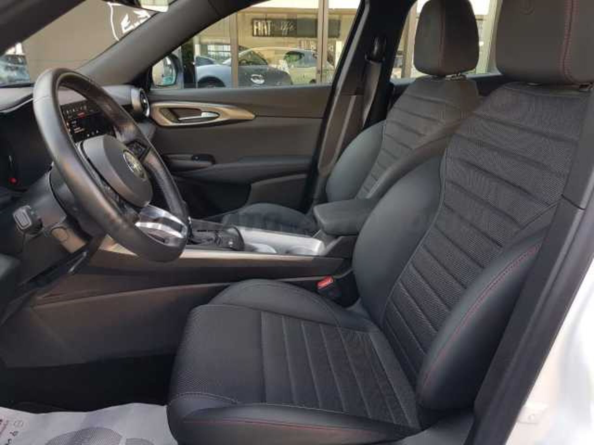 Alfa Romeo Tonale 1.6l - white