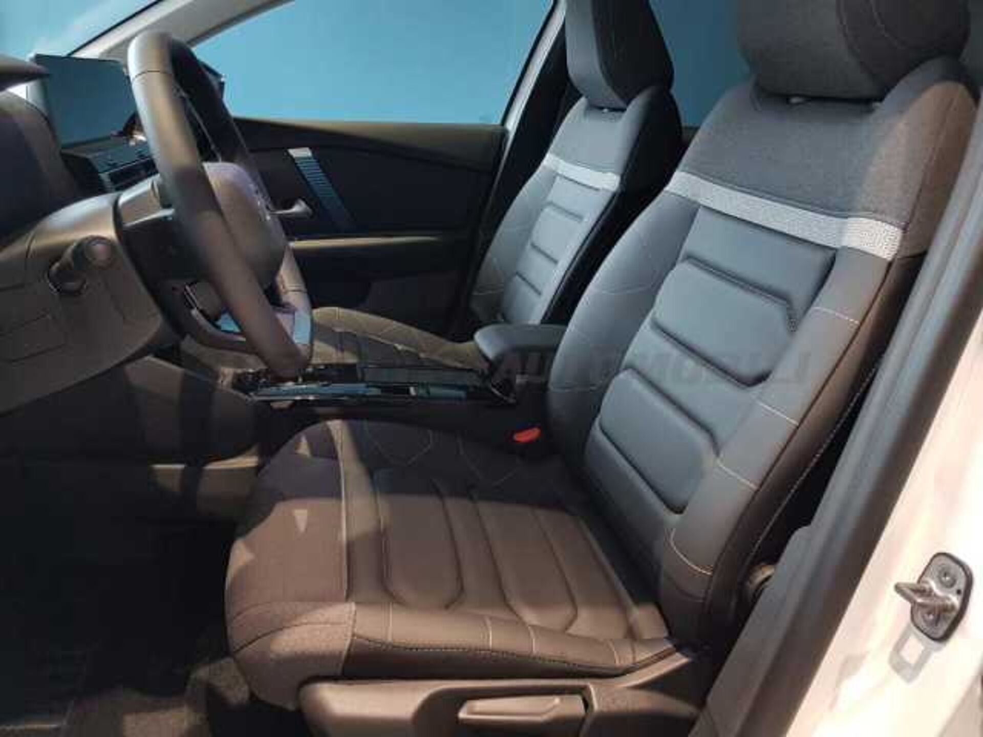 Citroen C4 0.0l - white