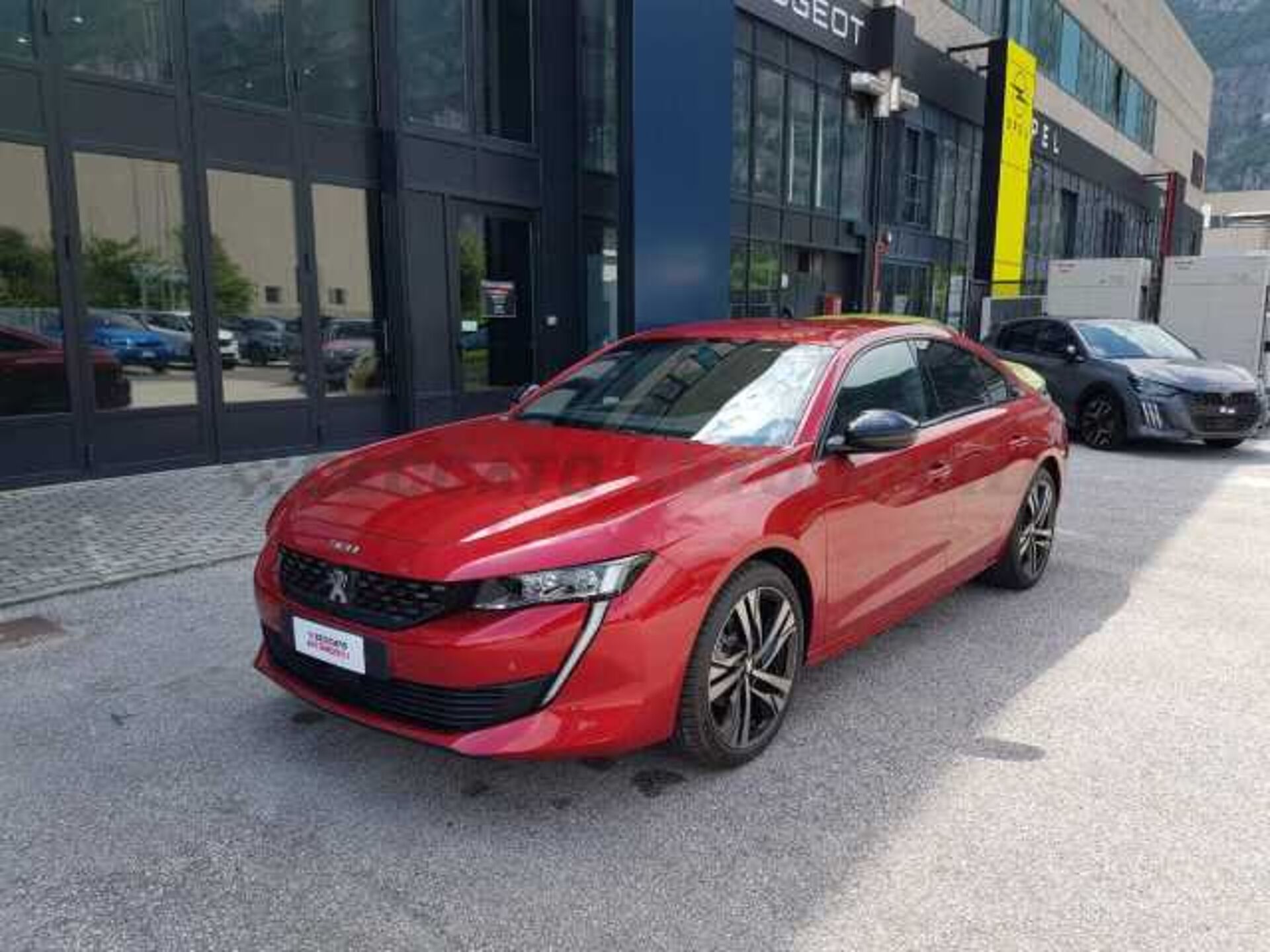 Peugeot 508 1.5l - red