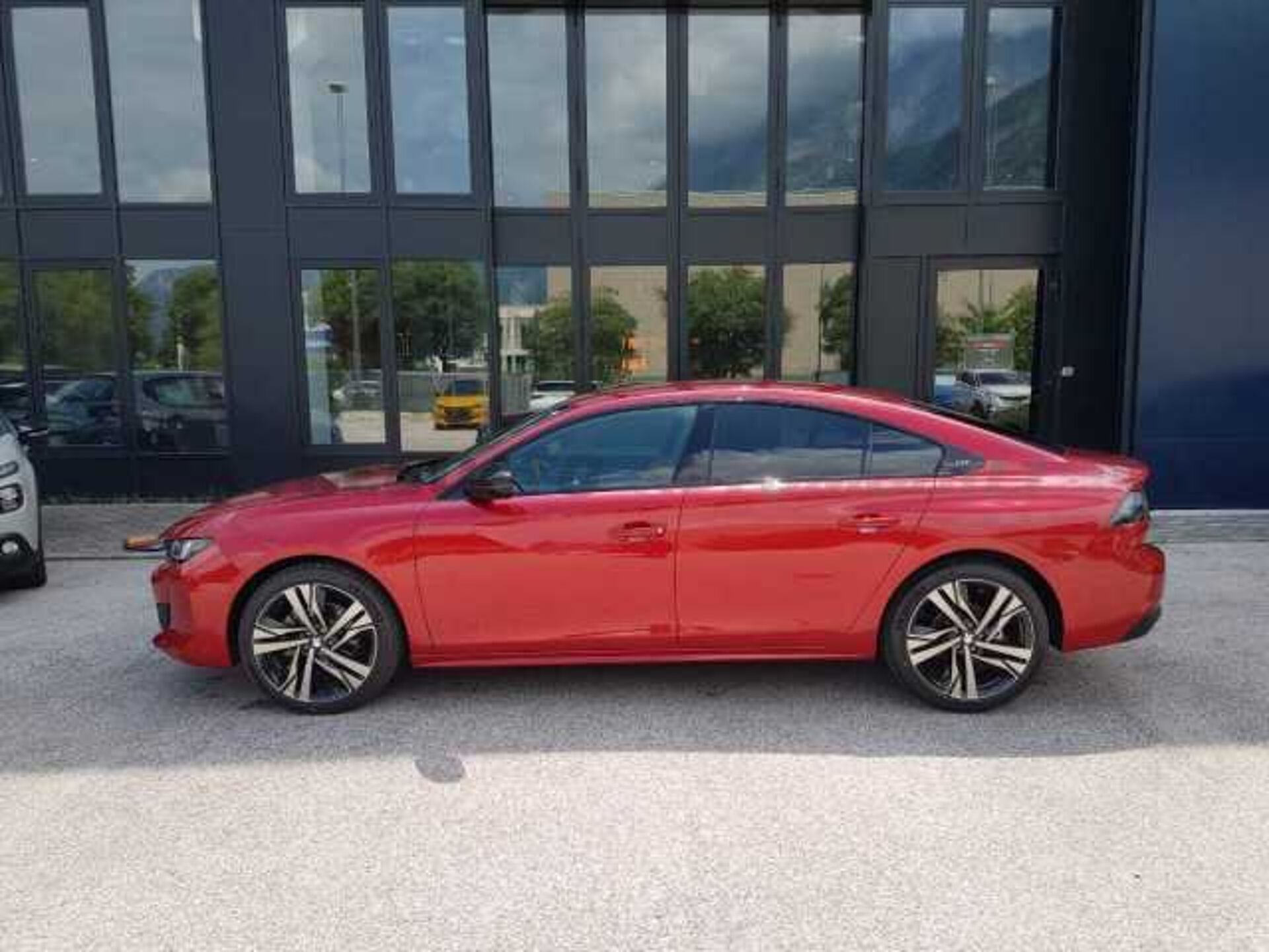 Peugeot 508 1.5l - red