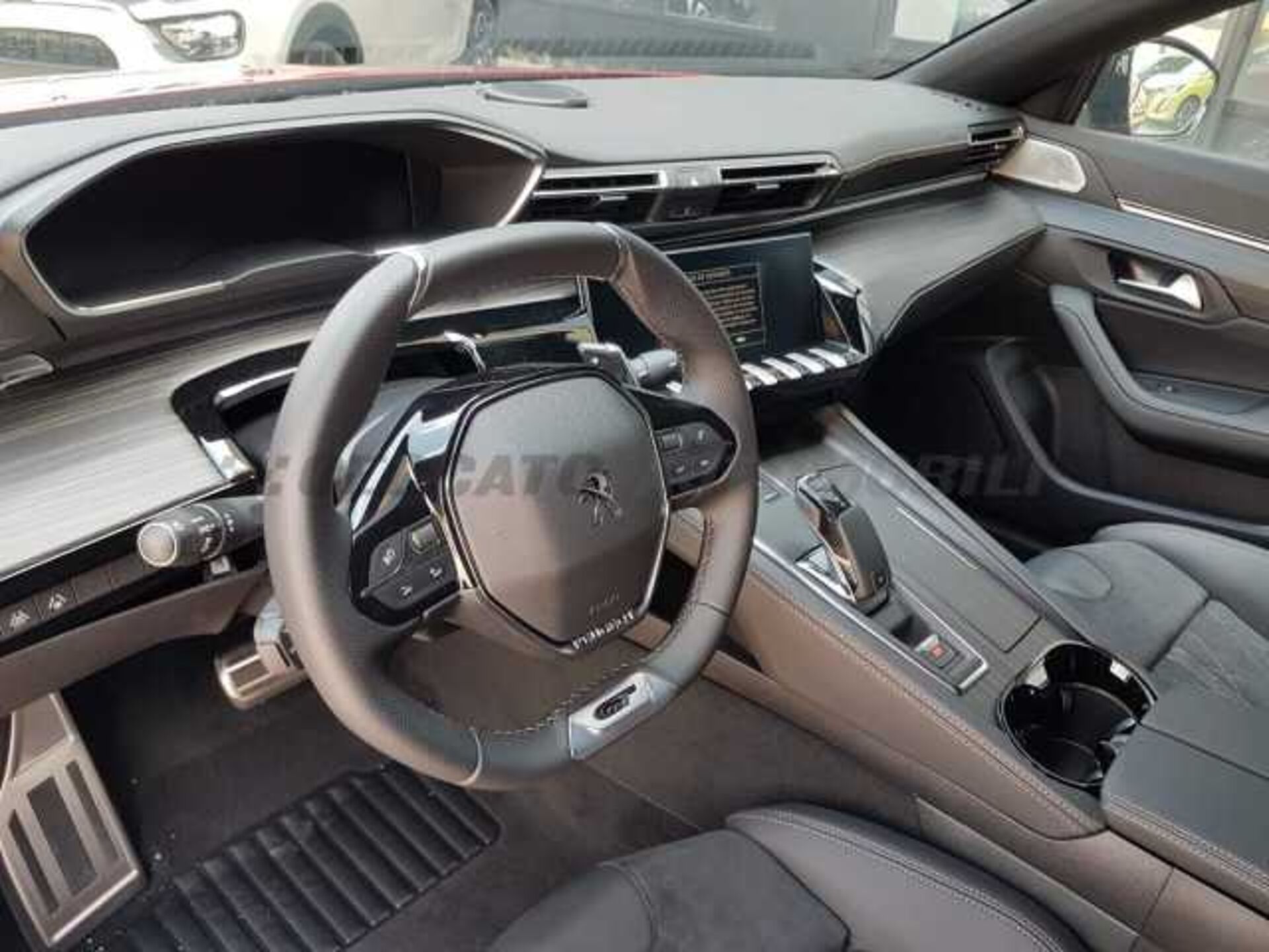 Peugeot 508 1.5l - red