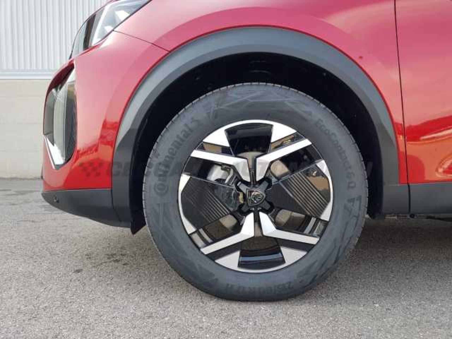 Peugeot 2008 1.2l - red