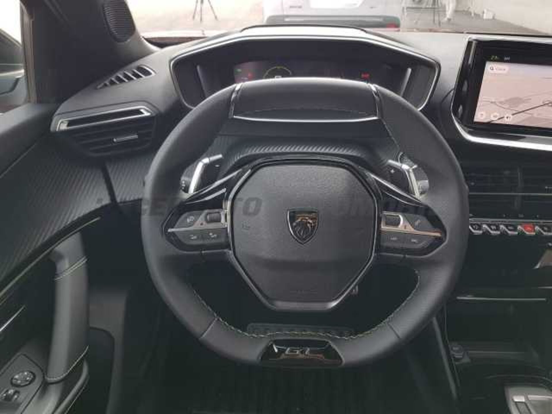 Peugeot 2008 1.2l - red