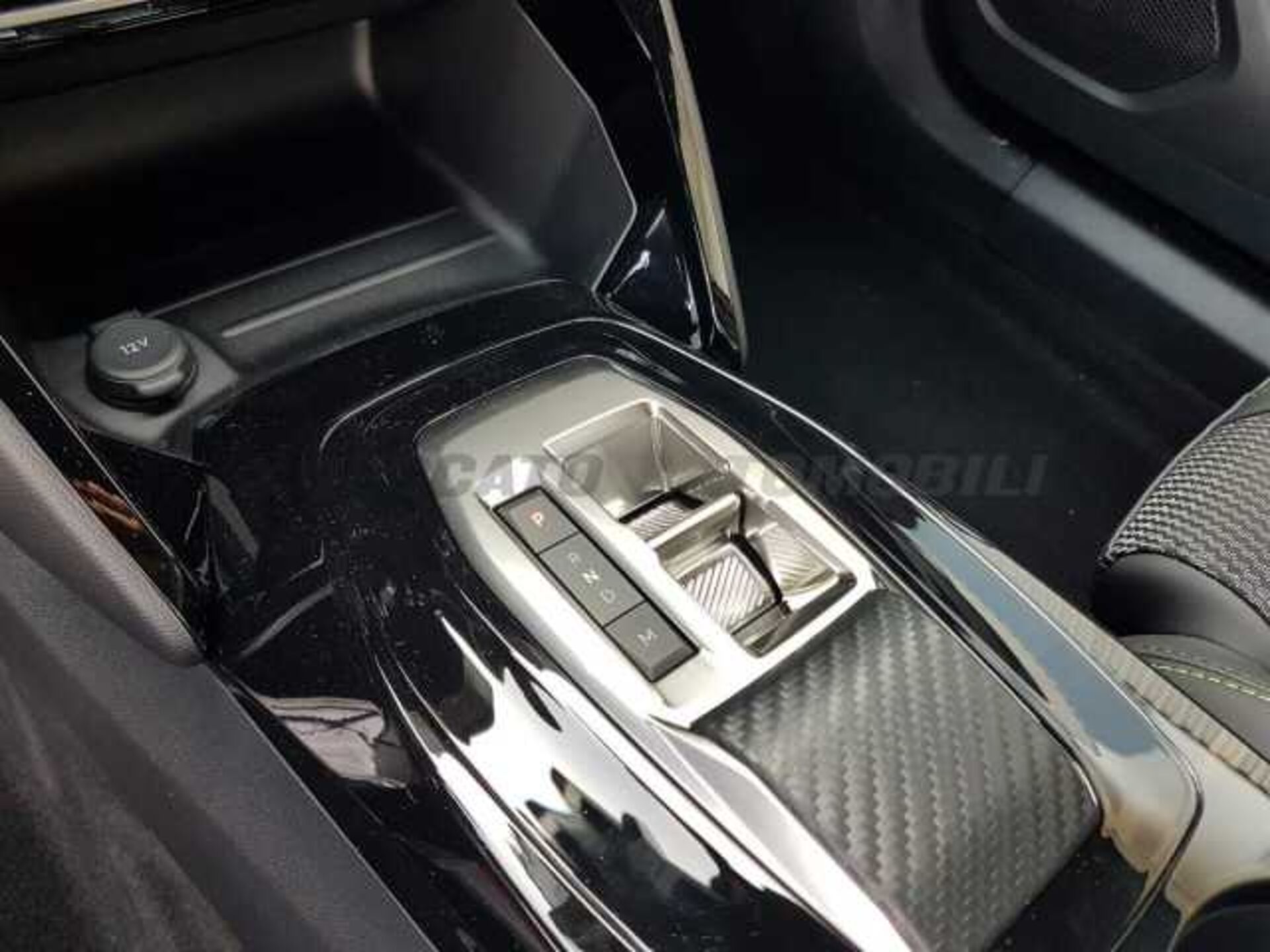 Peugeot 2008 1.2l - red