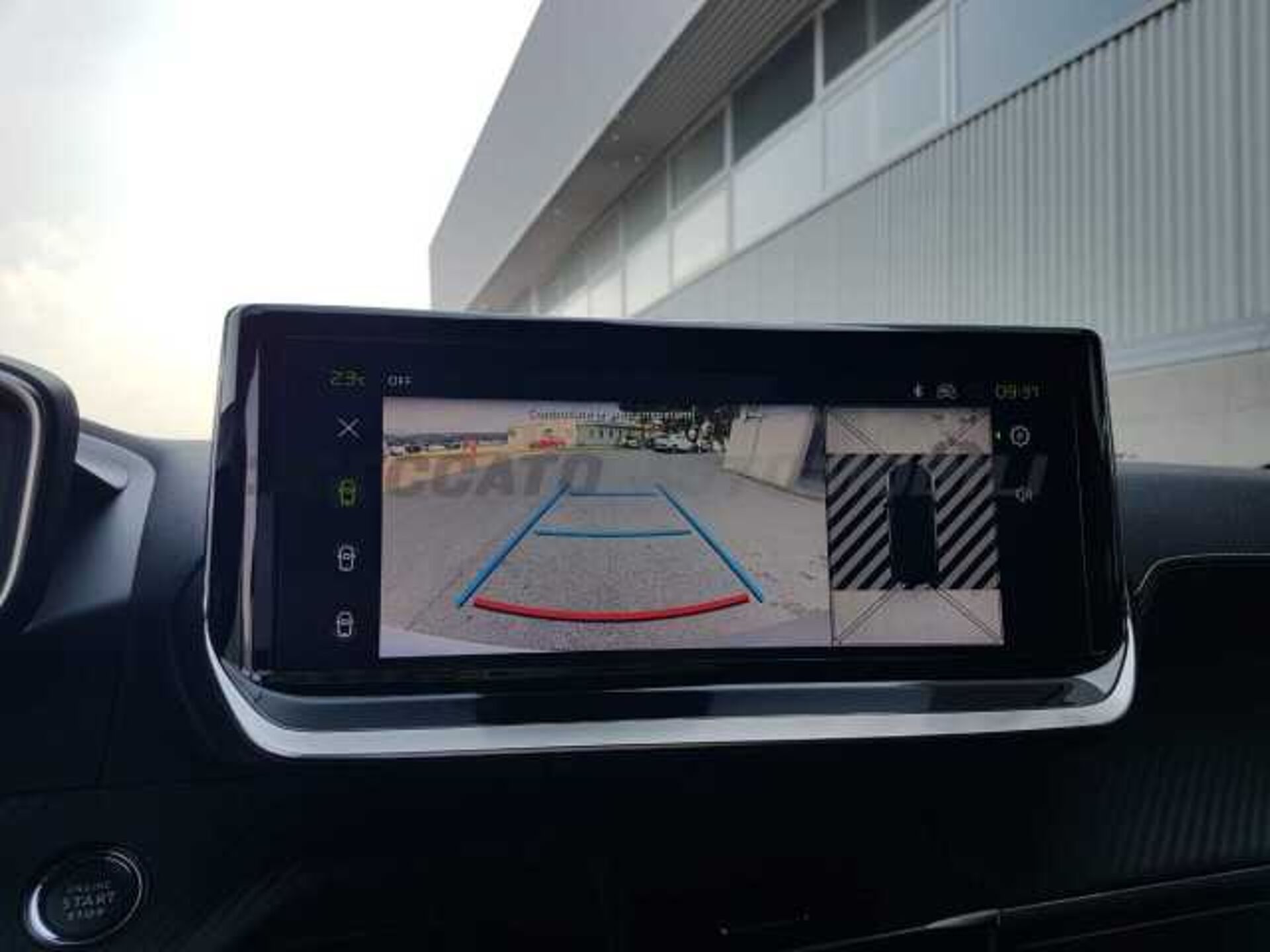 Peugeot 2008 1.2l - red