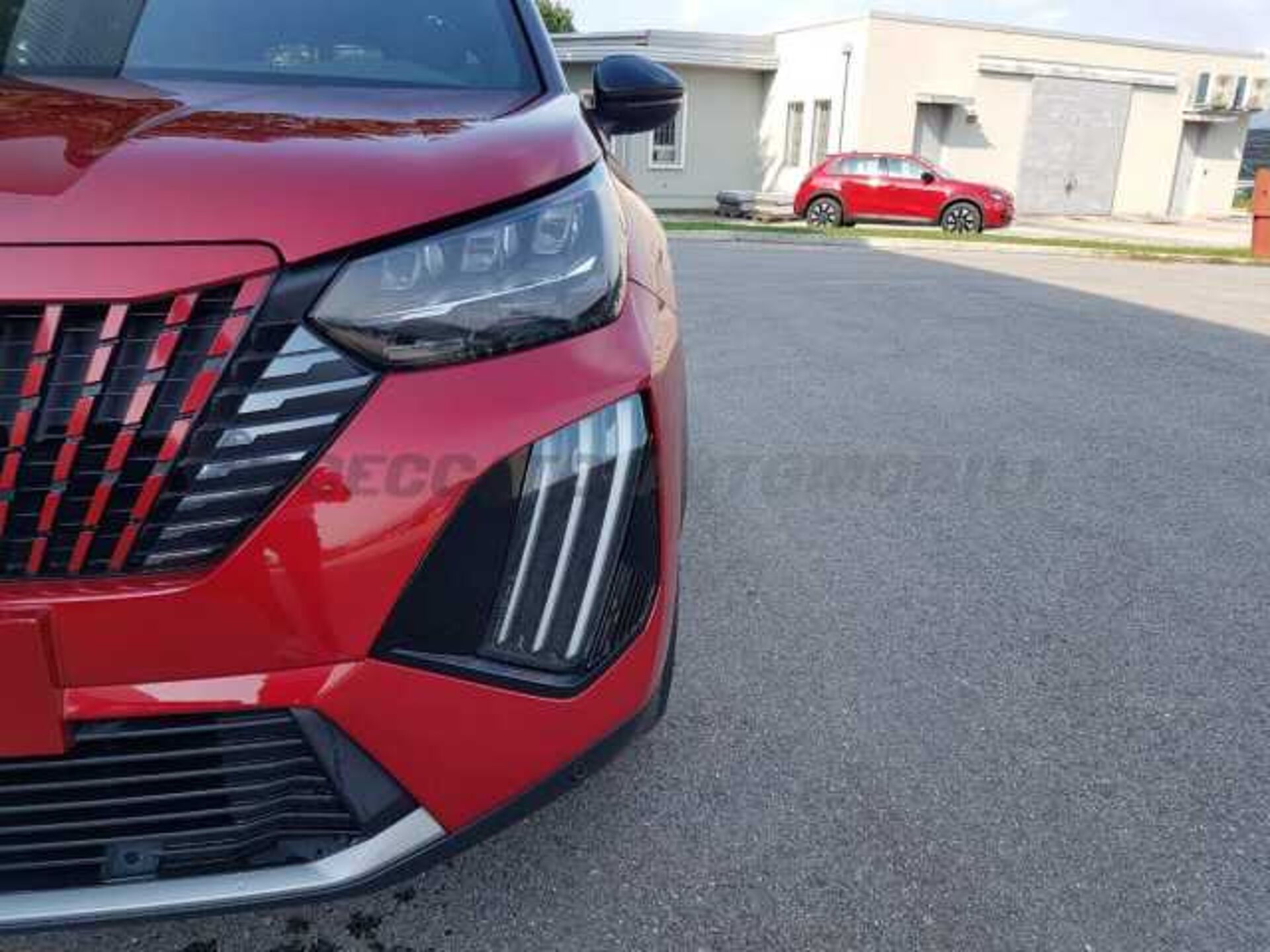 Peugeot 2008 1.2l - red
