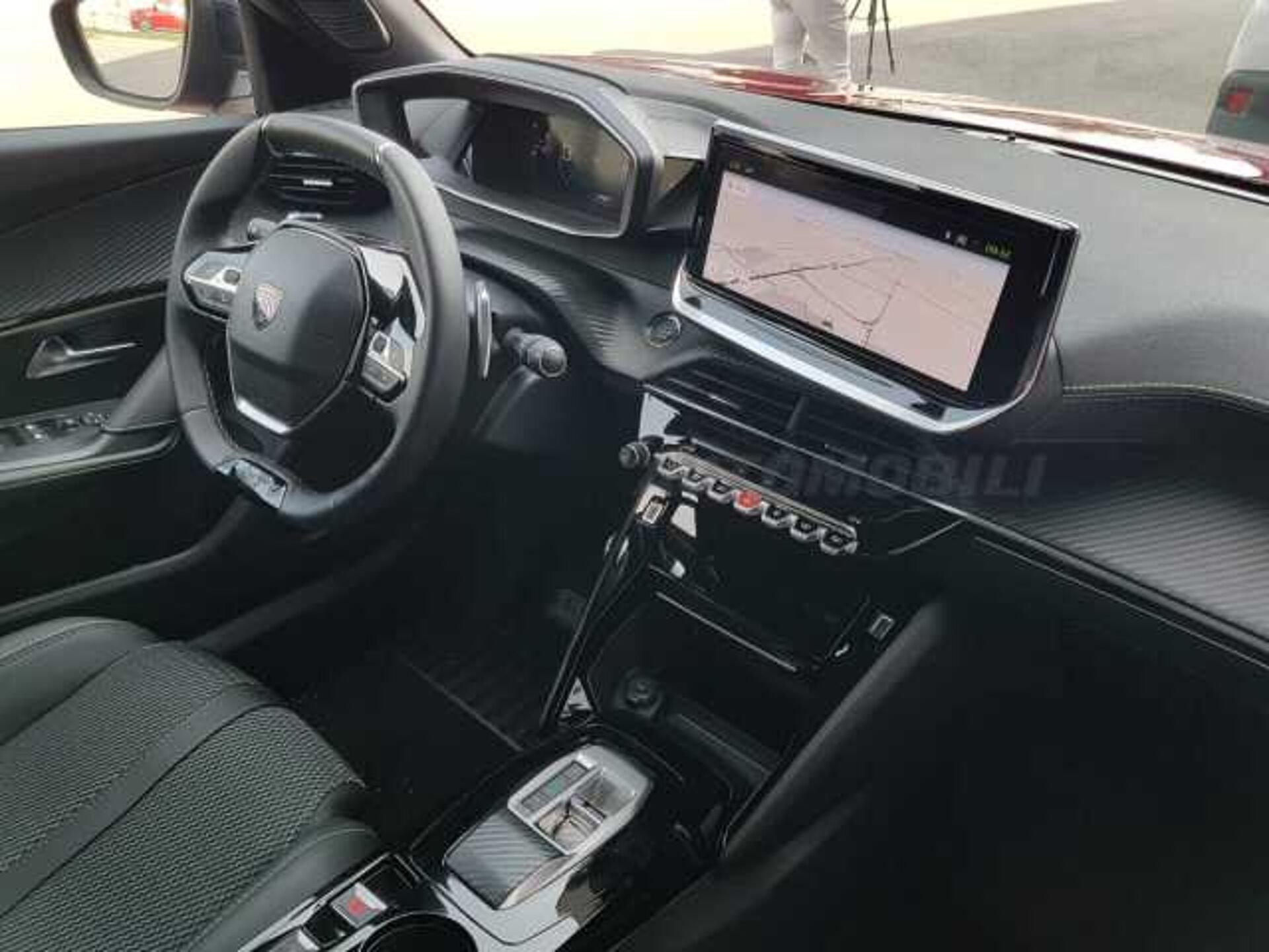 Peugeot 2008 1.2l - red