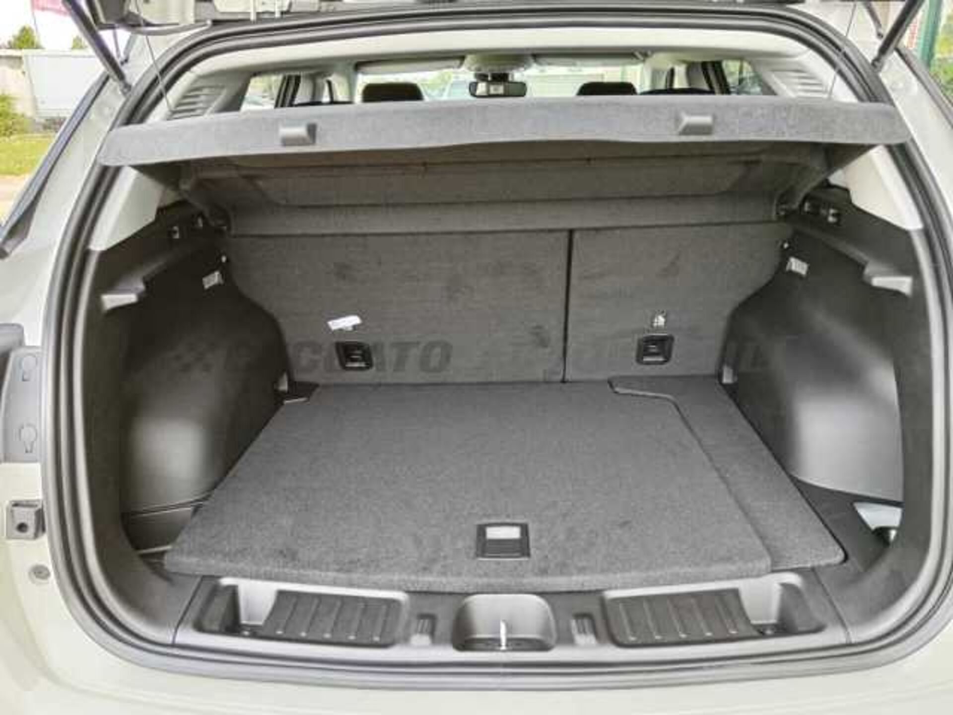 Jeep Compass 1.3l - white