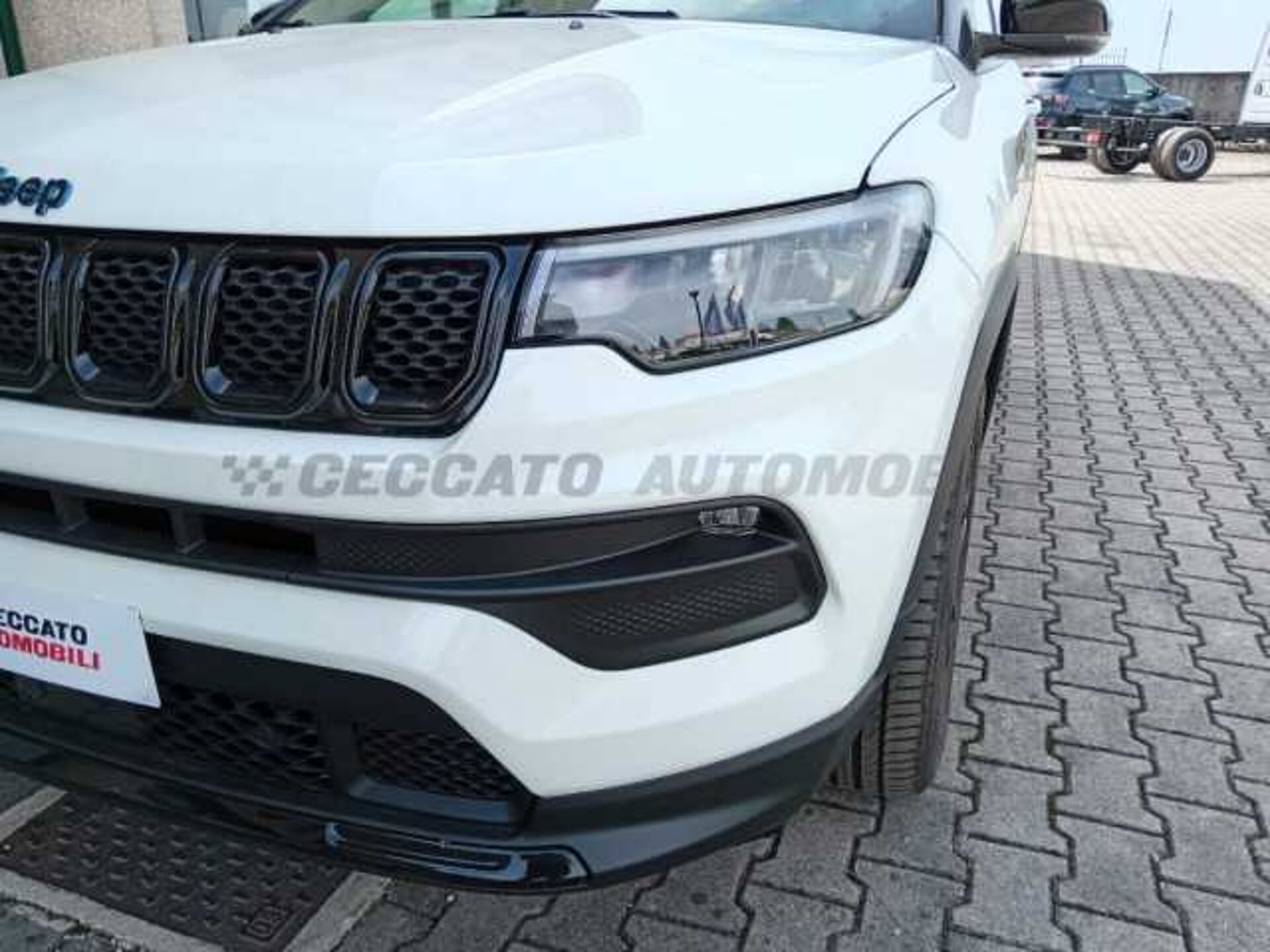 Jeep Compass 1.3l - white