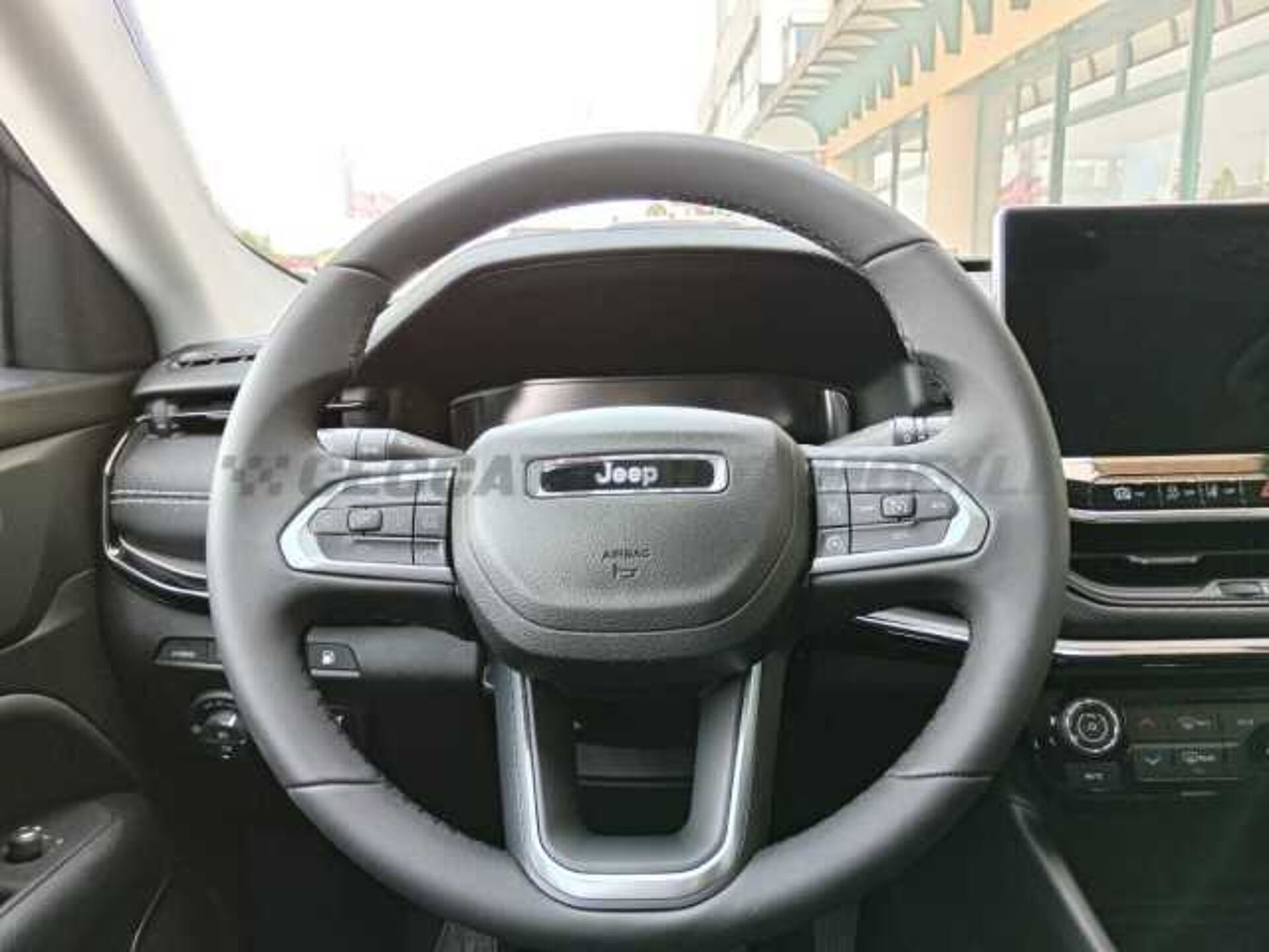 Jeep Compass 1.3l - white