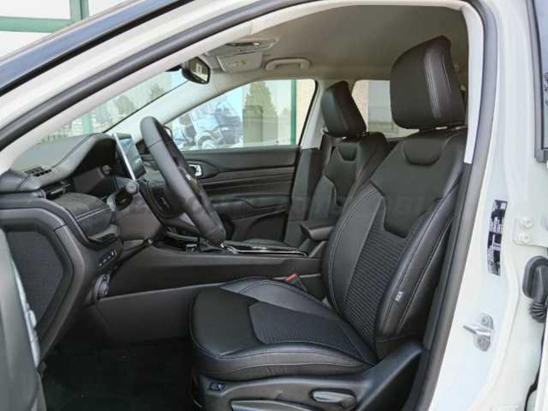 Jeep Compass 1.3l - white