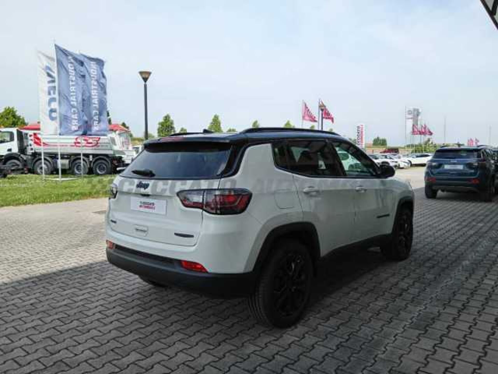 Jeep Compass 1.3l - white