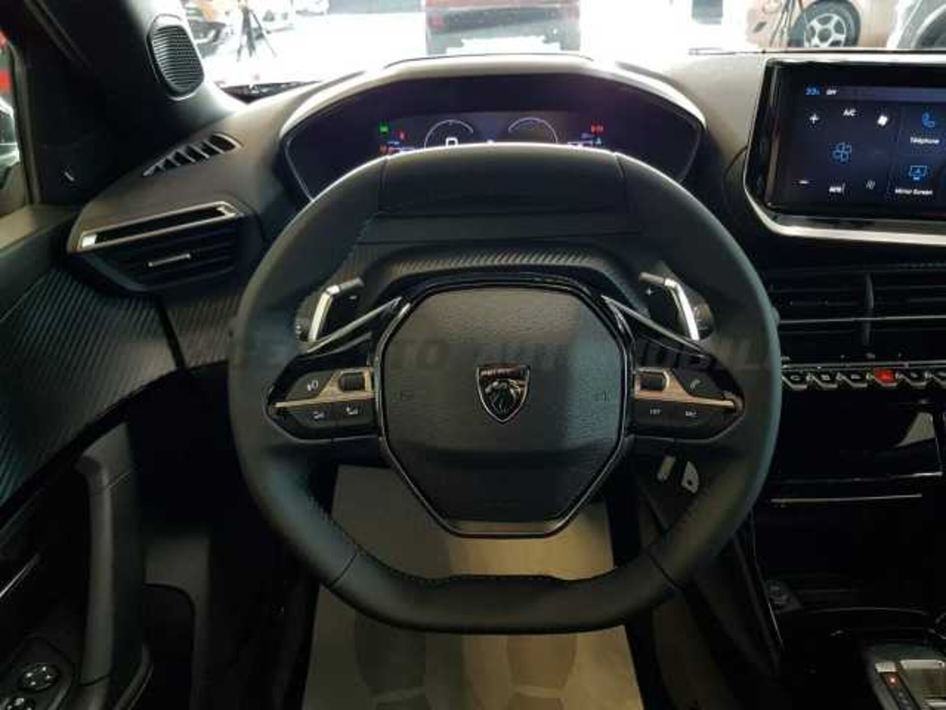 Peugeot 2008 1.2l - red