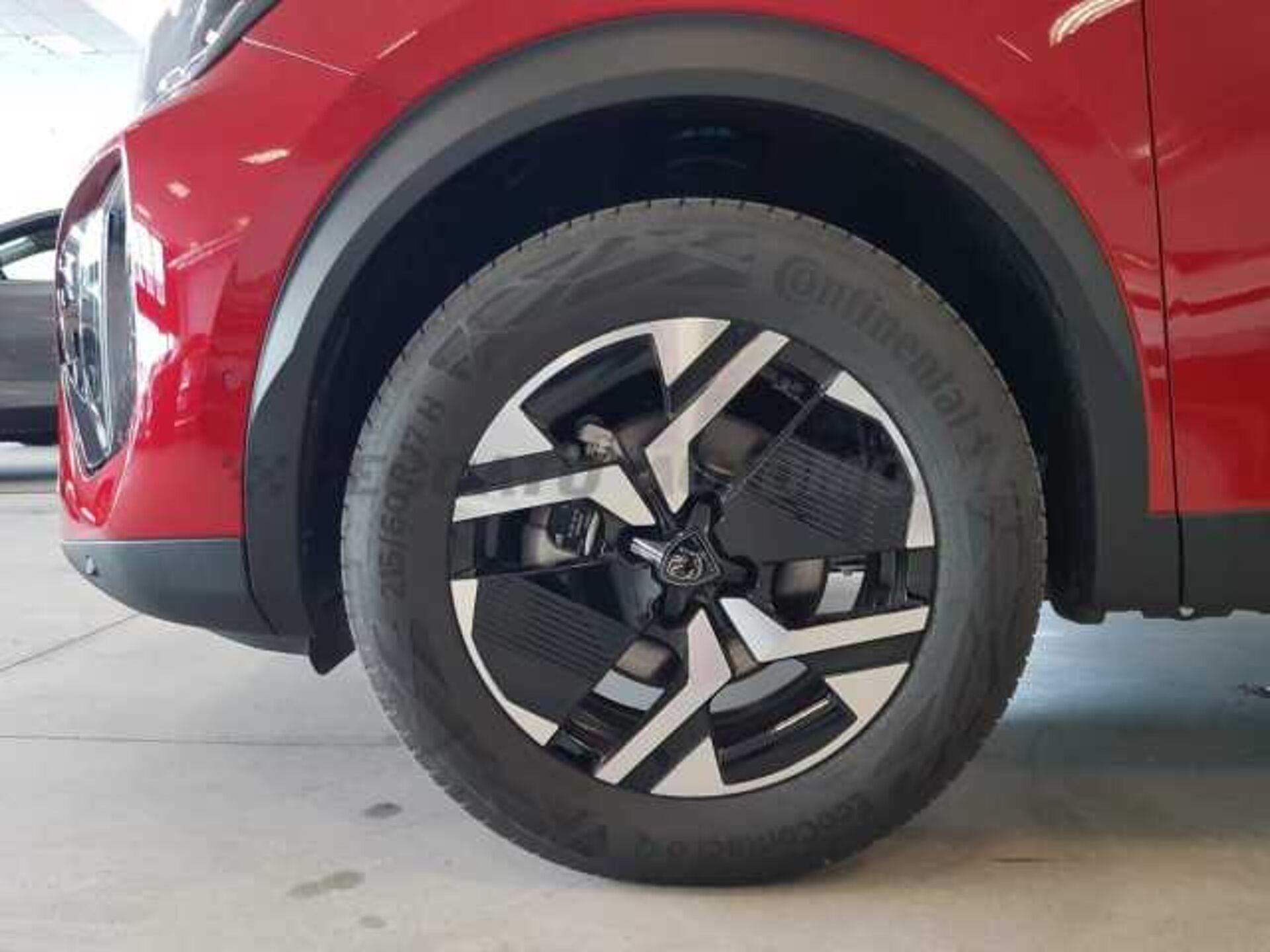 Peugeot 2008 1.2l - red