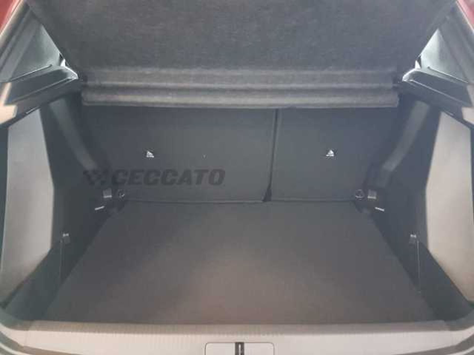 Peugeot 2008 1.2l - red