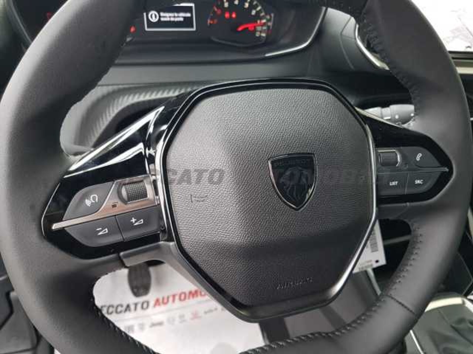 Peugeot 2008 1.2l - red