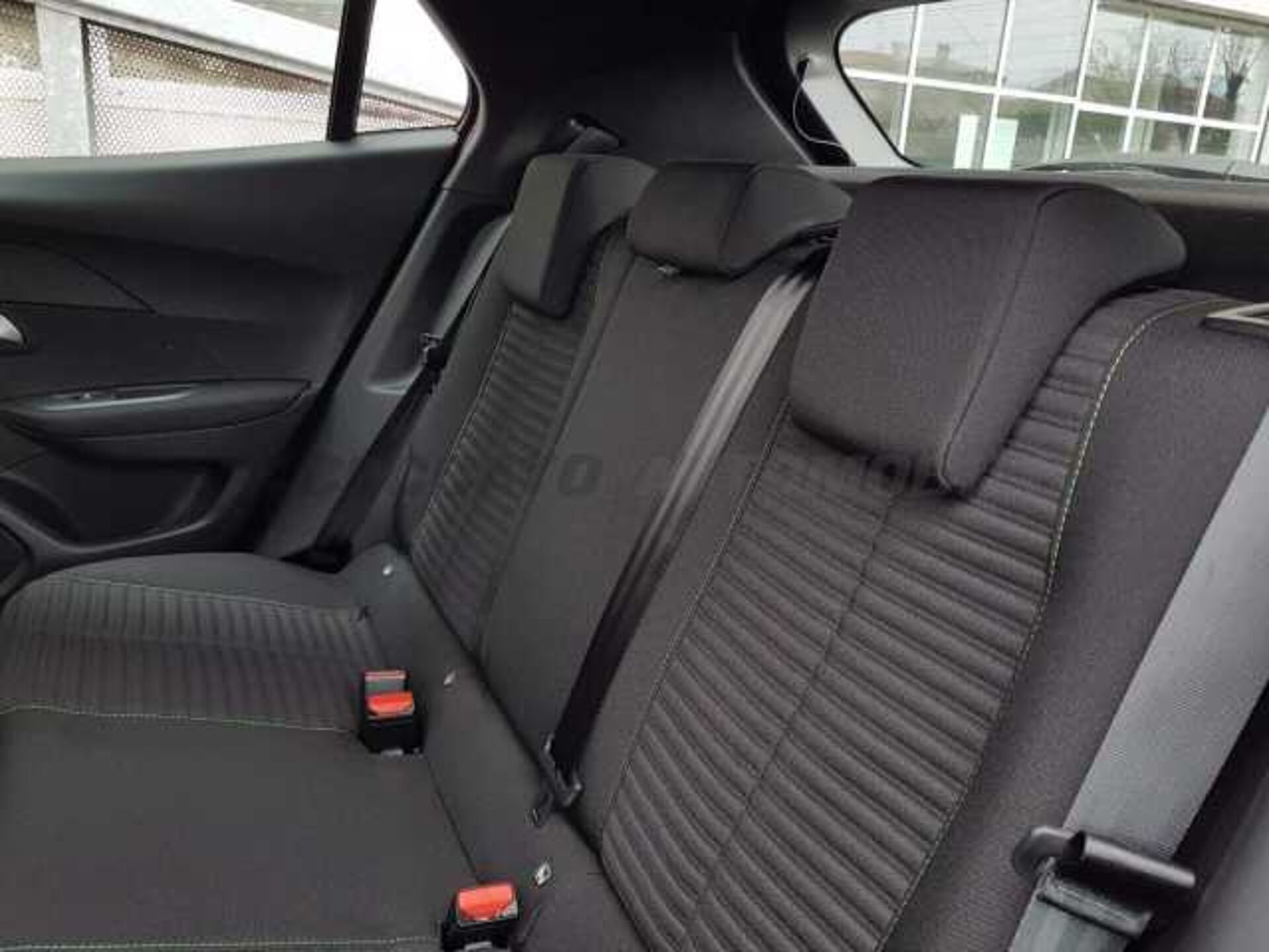 Peugeot 2008 1.2l - red