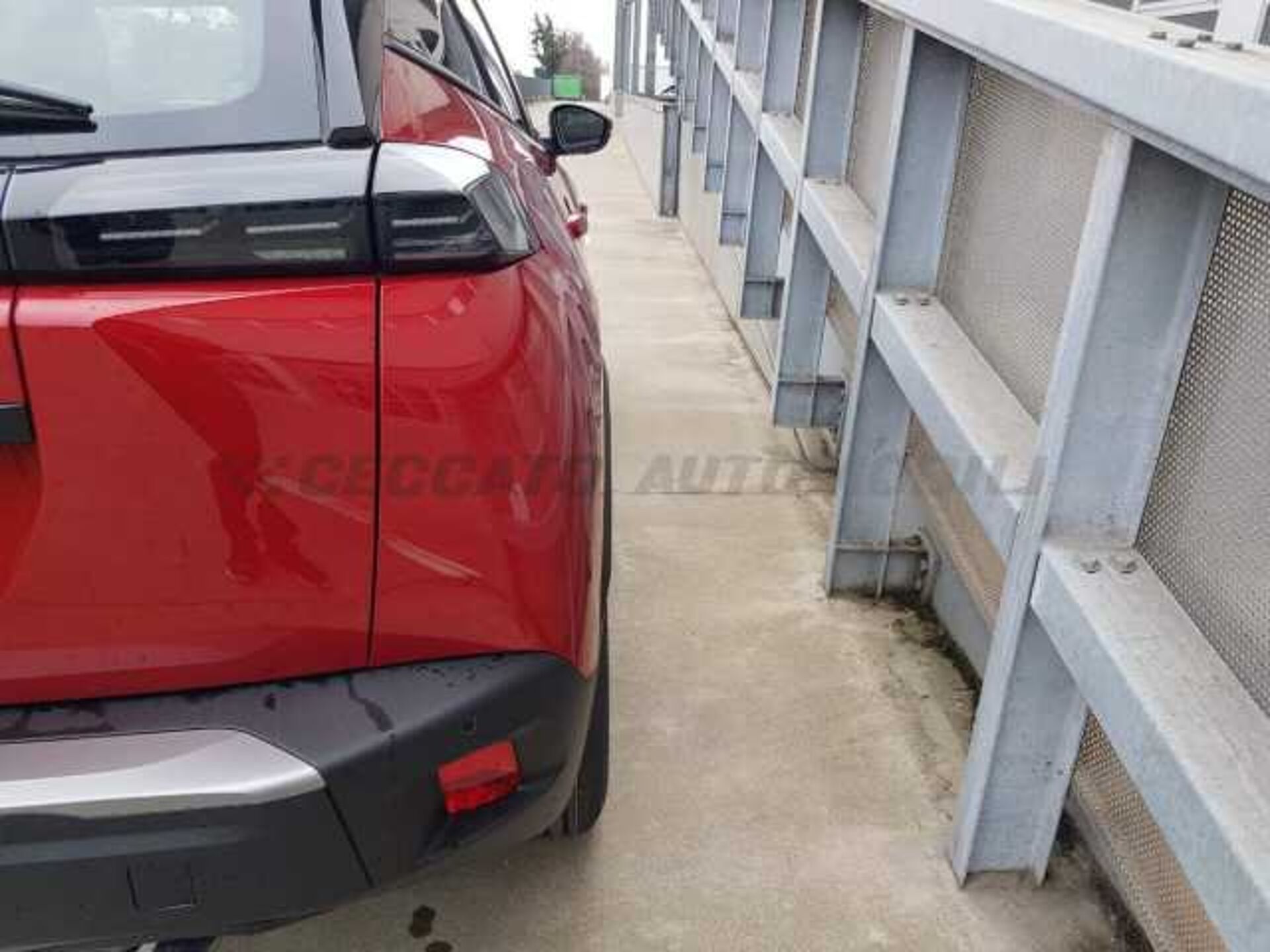 Peugeot 2008 1.2l - red