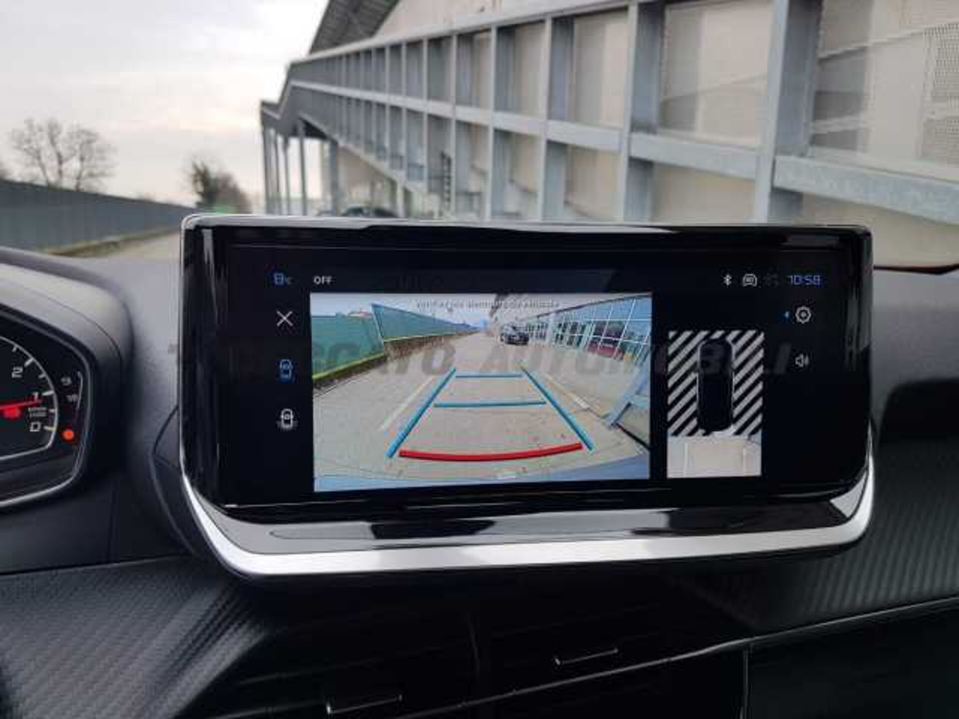 Peugeot 2008 1.2l - red