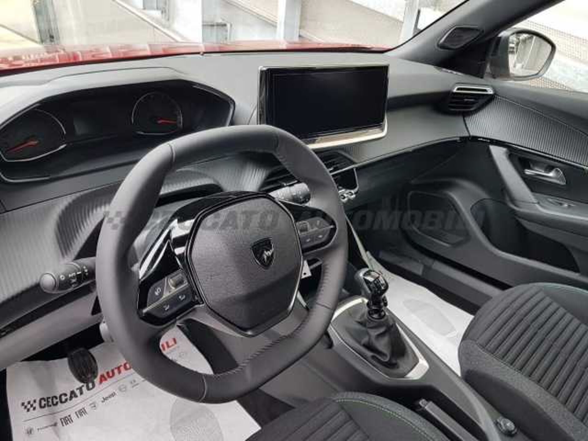 Peugeot 2008 1.2l - red