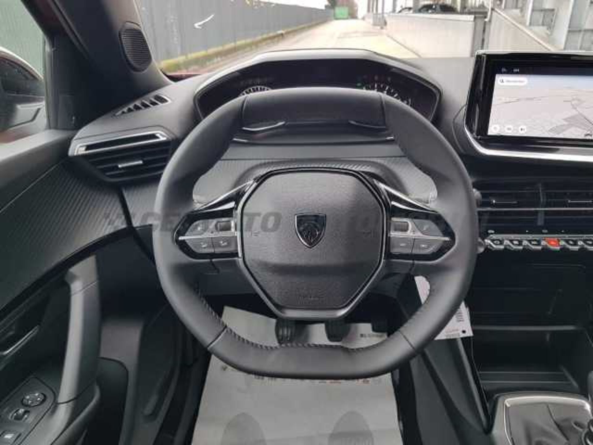 Peugeot 2008 1.2l - red