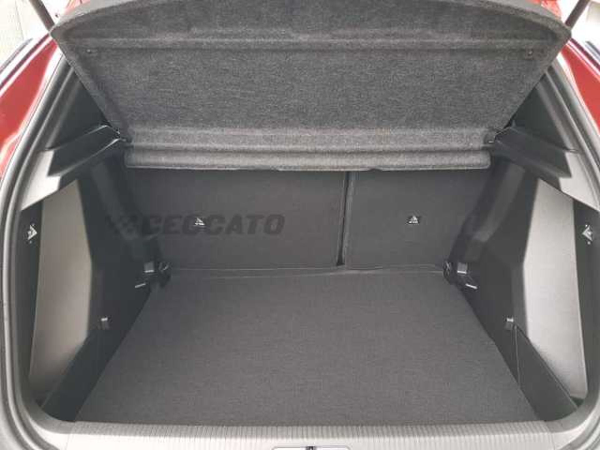 Peugeot 2008 1.2l - red