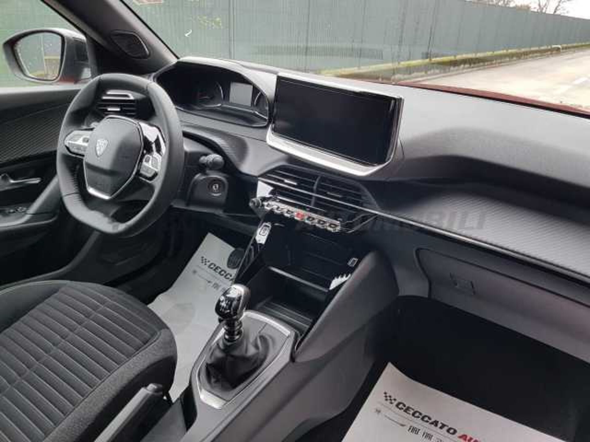 Peugeot 2008 1.2l - red