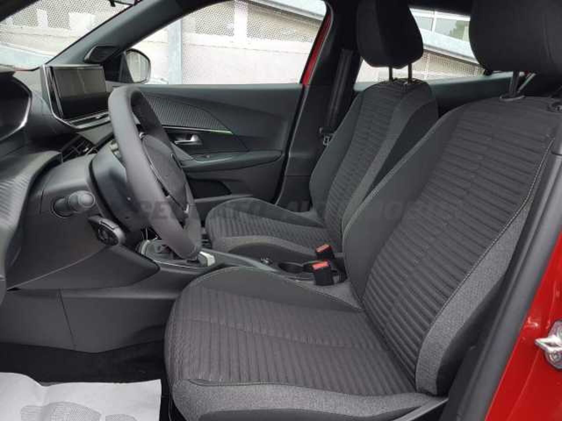 Peugeot 2008 1.2l - red