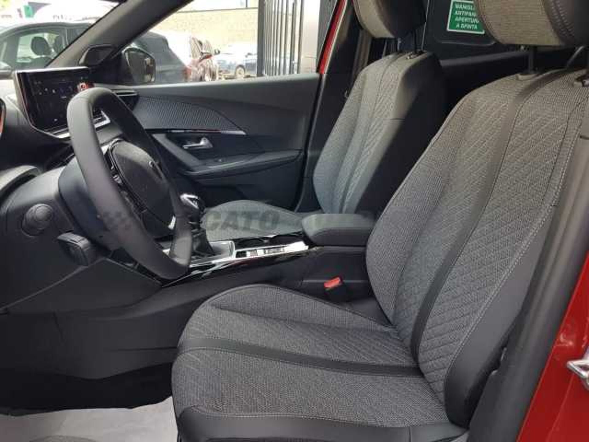 Peugeot 2008 1.2l - red