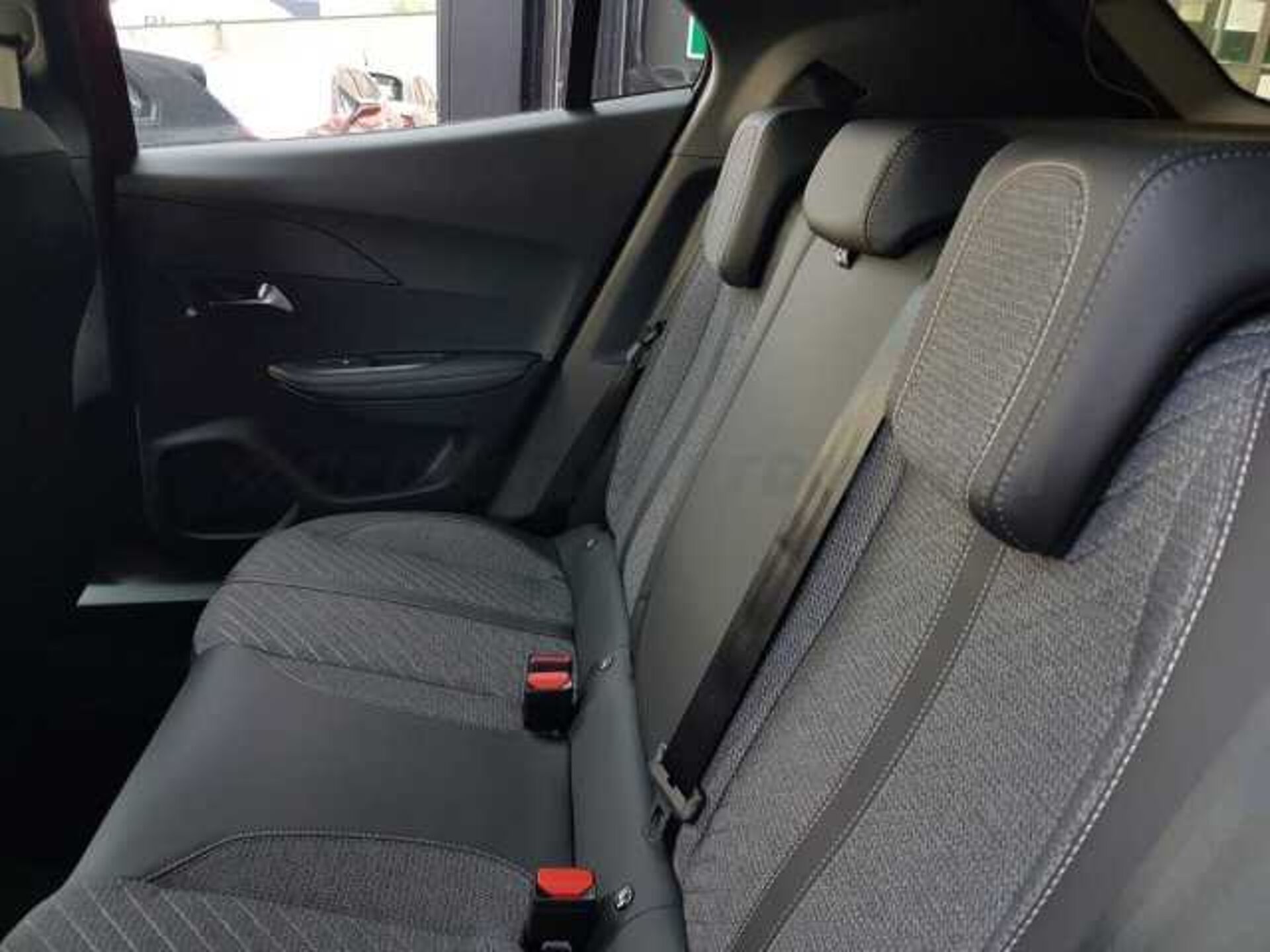 Peugeot 2008 1.2l - red