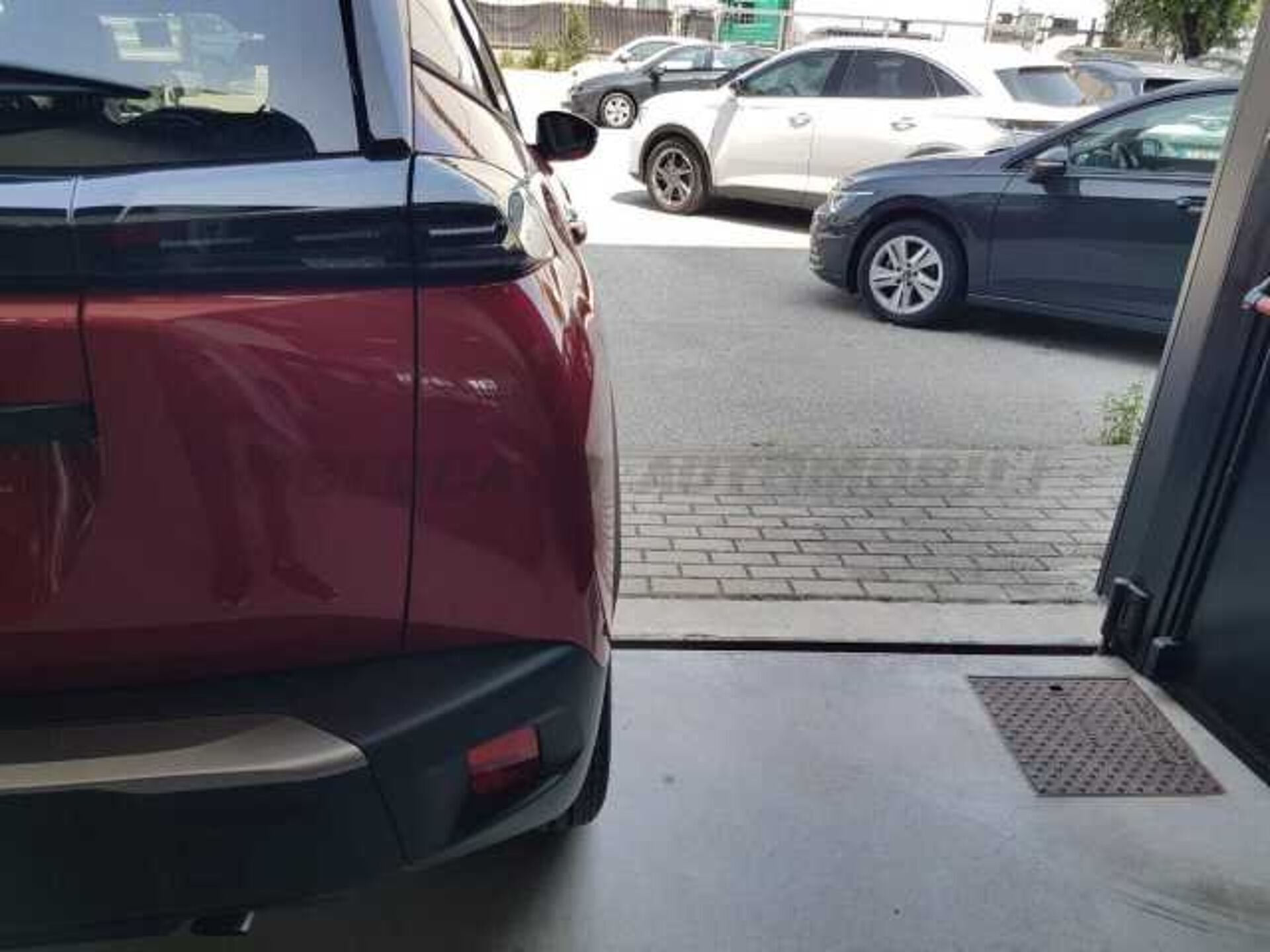 Peugeot 2008 1.2l - red