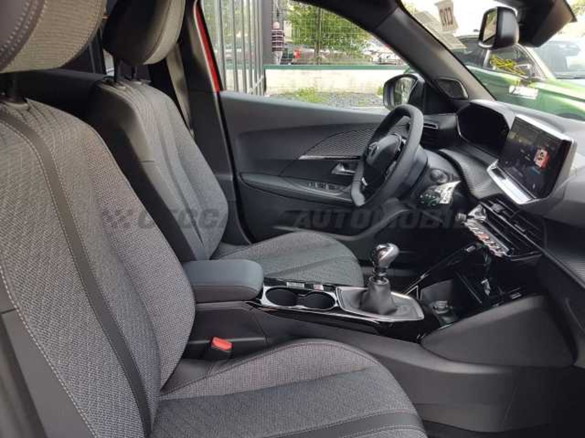 Peugeot 2008 1.2l - red