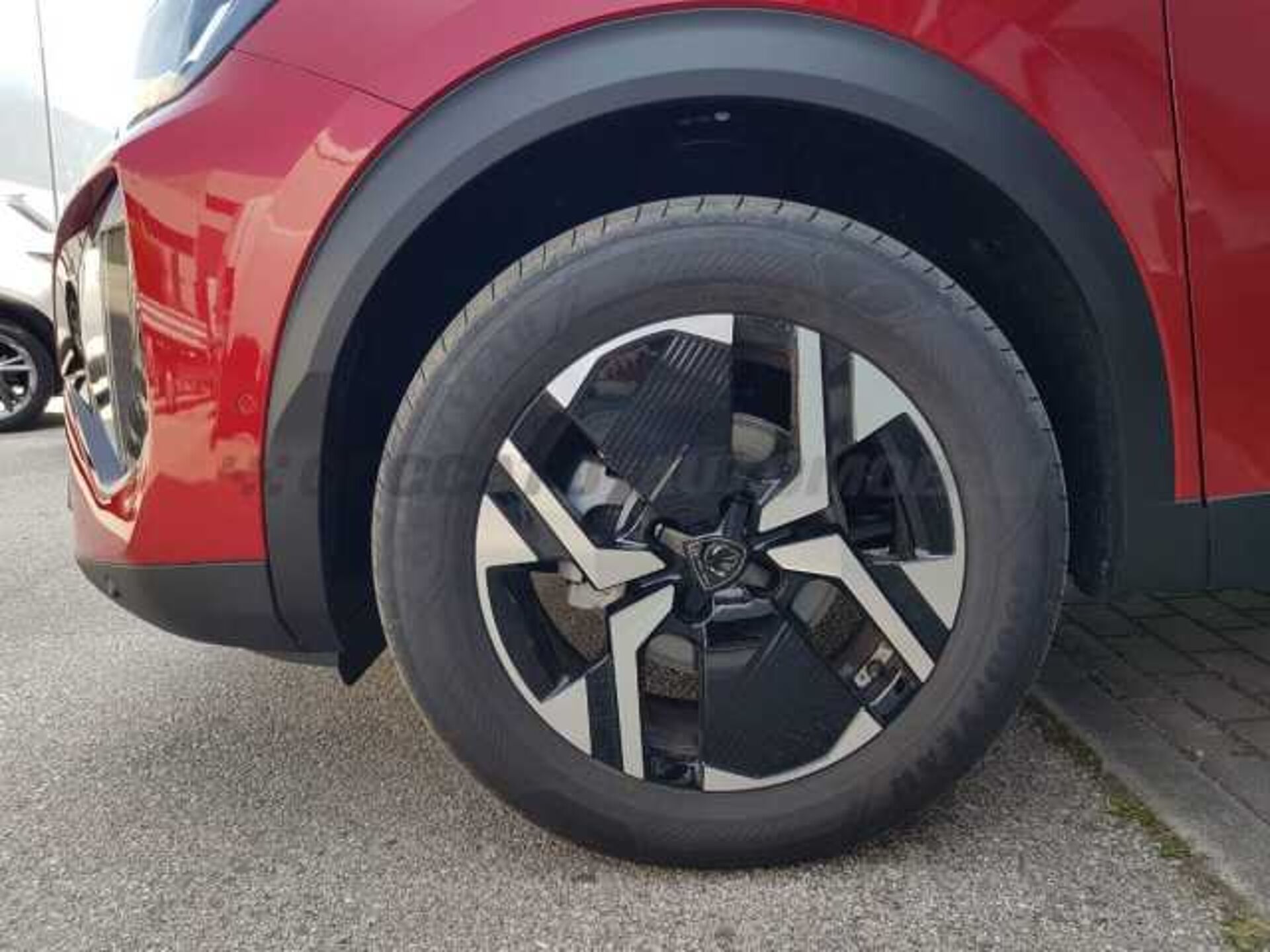 Peugeot 2008 1.2l - red