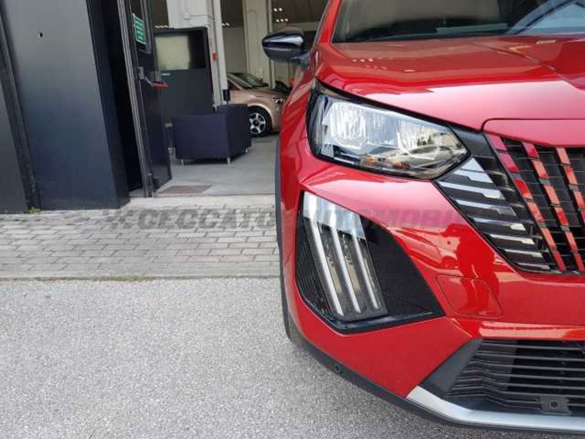 Peugeot 2008 1.2l - red