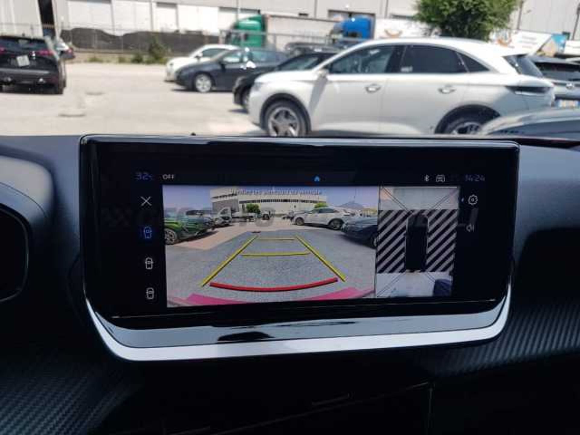 Peugeot 2008 1.2l - red