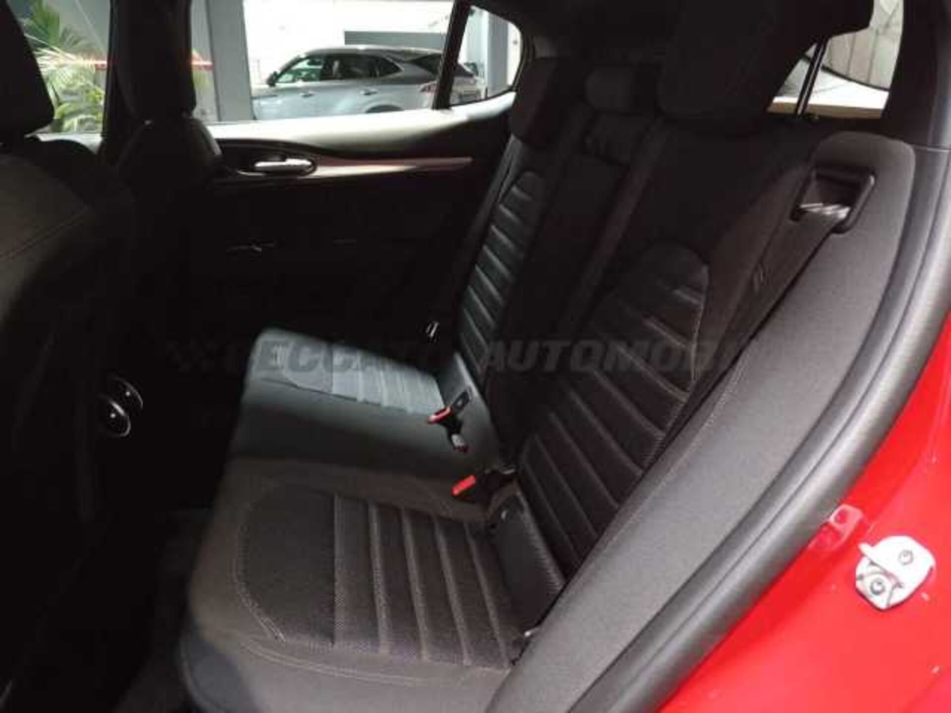 Alfa Romeo Stelvio 2.1l - red