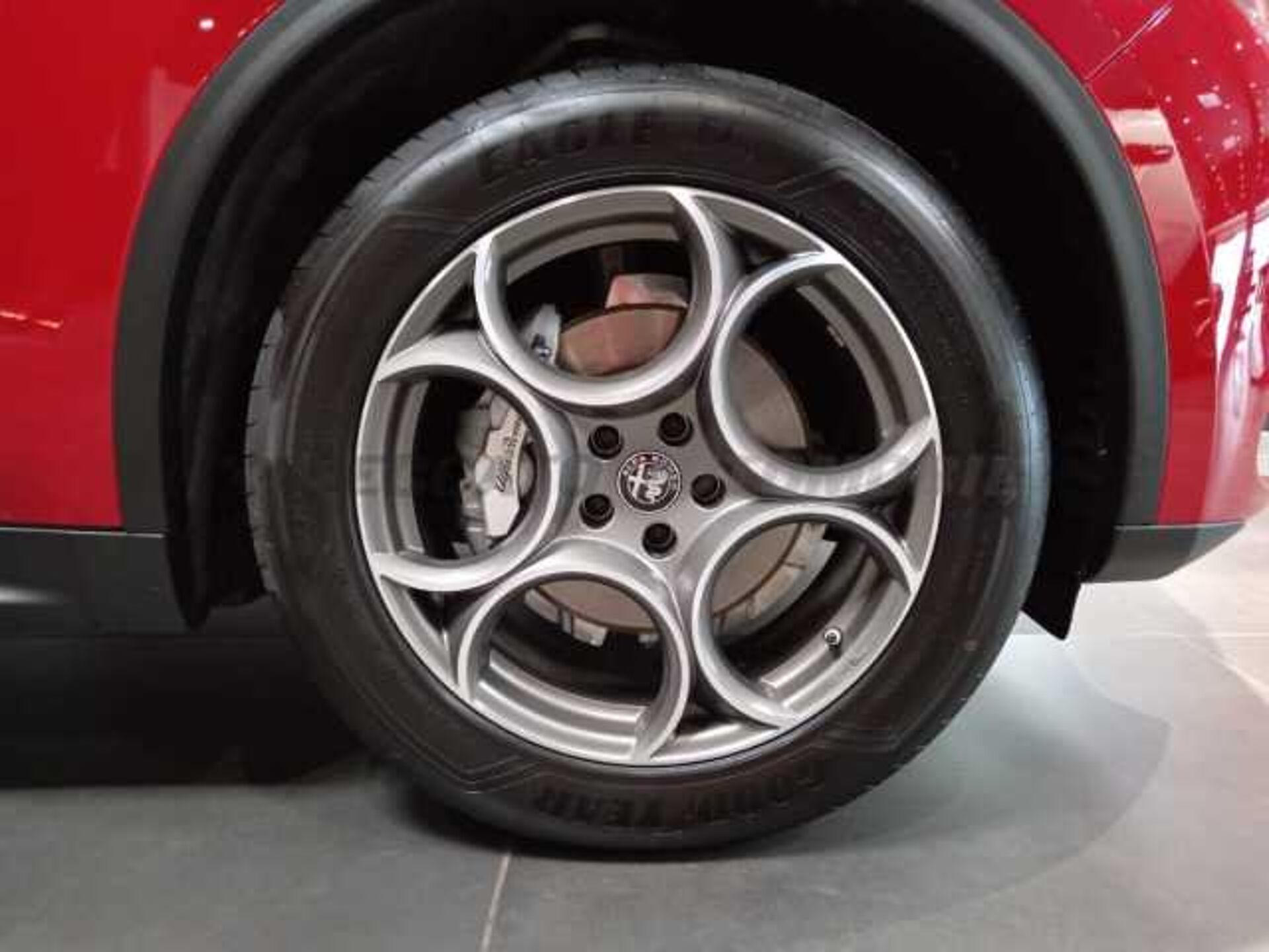 Alfa Romeo Stelvio 2.1l - red