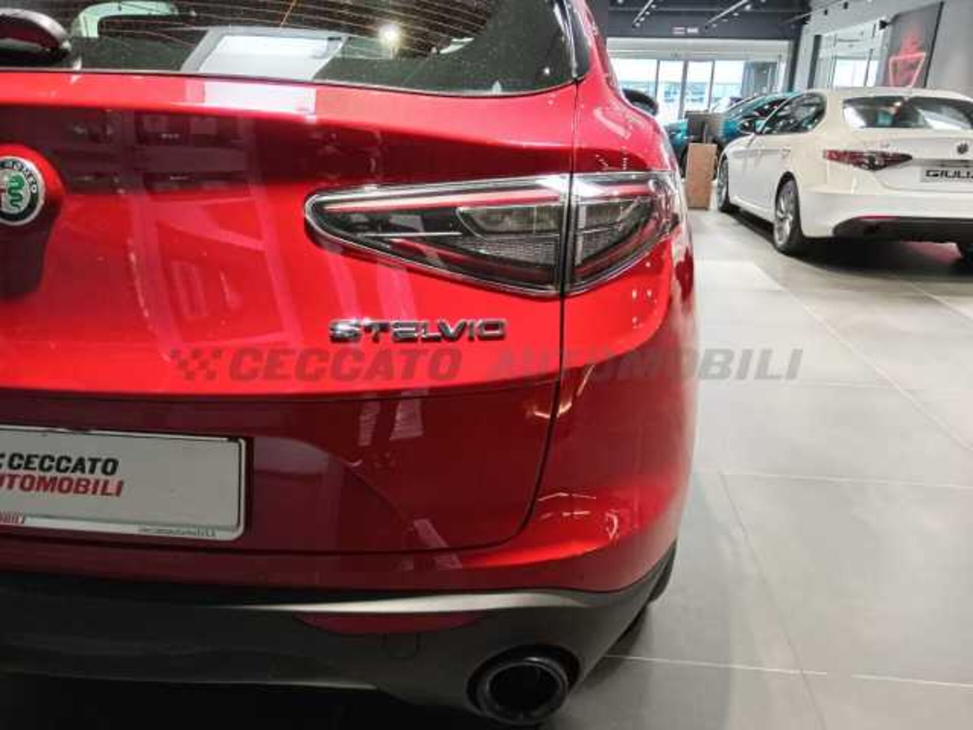 Alfa Romeo Stelvio 2.1l - red