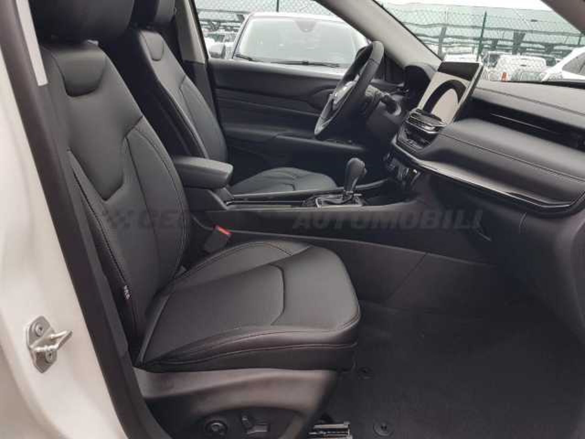 Jeep Compass 1.5l - white