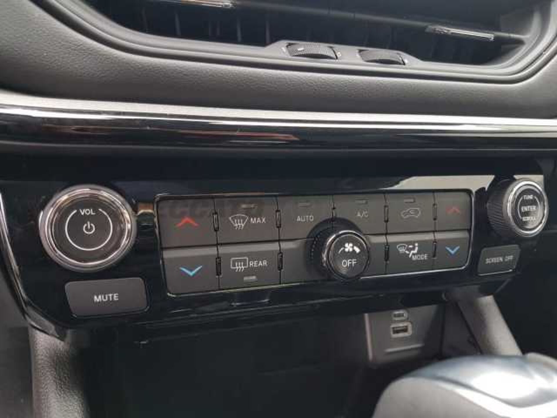 Jeep Compass 1.5l - white