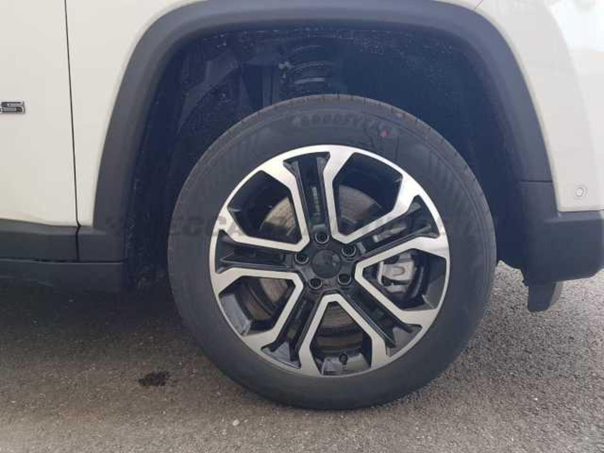 Jeep Compass 1.3l - white