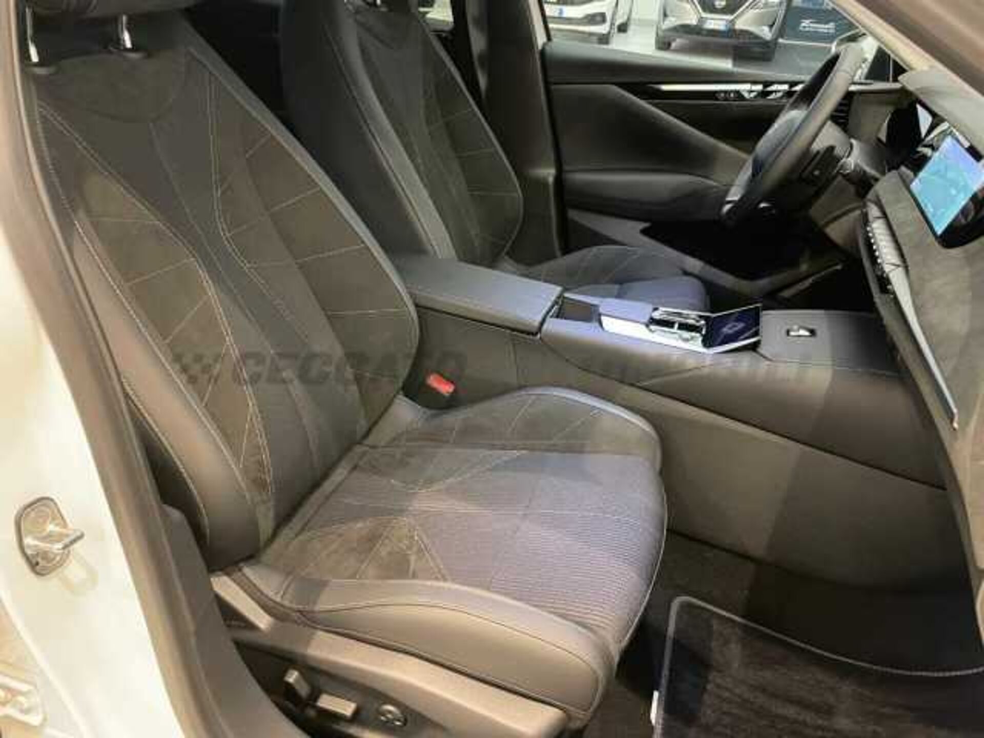 DS DS 4 1.5l - white