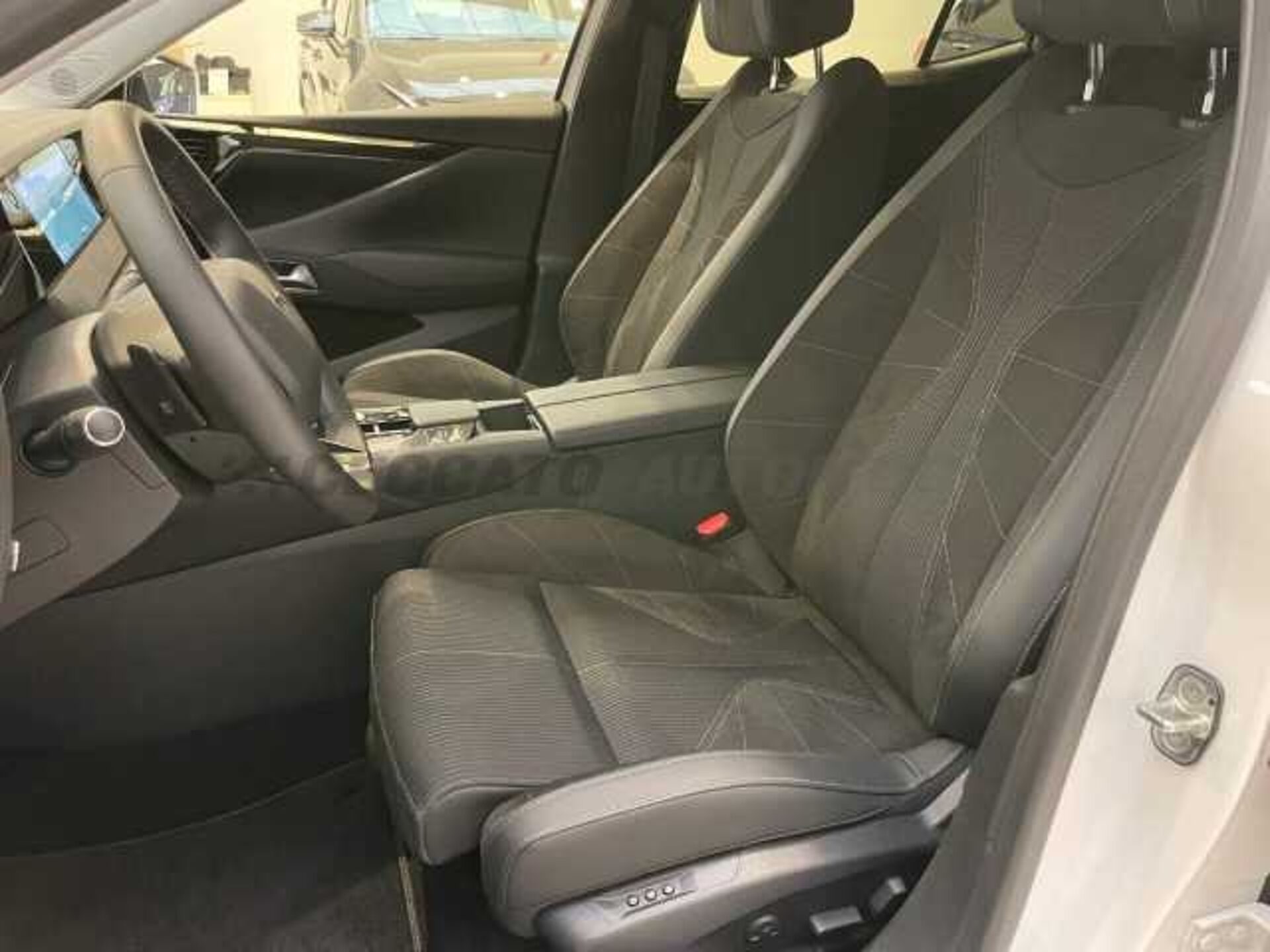 DS DS 4 1.5l - white