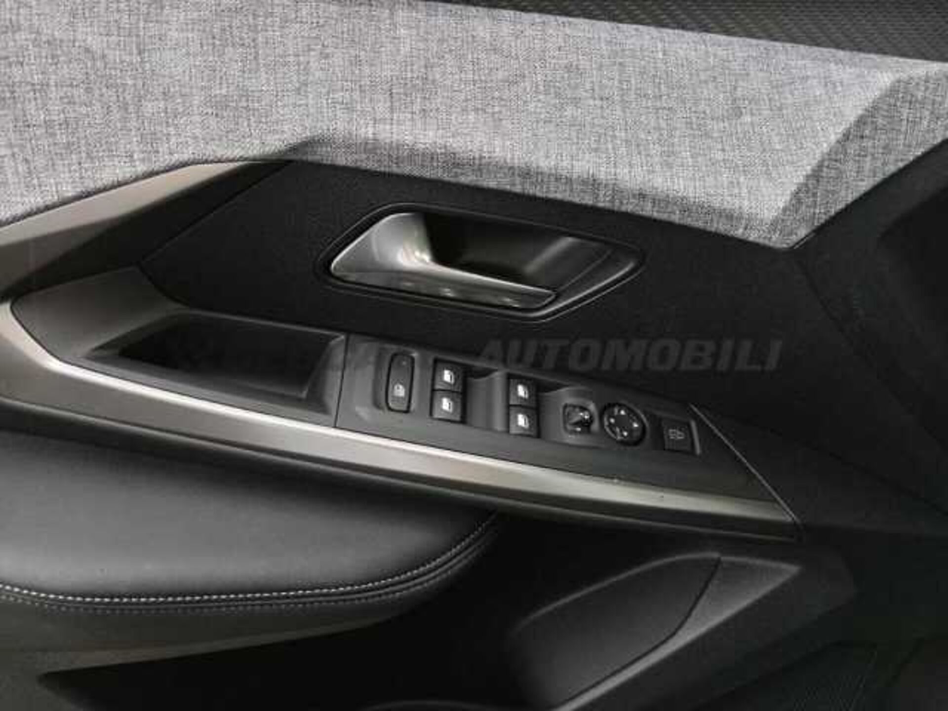 Peugeot 1.2l - black