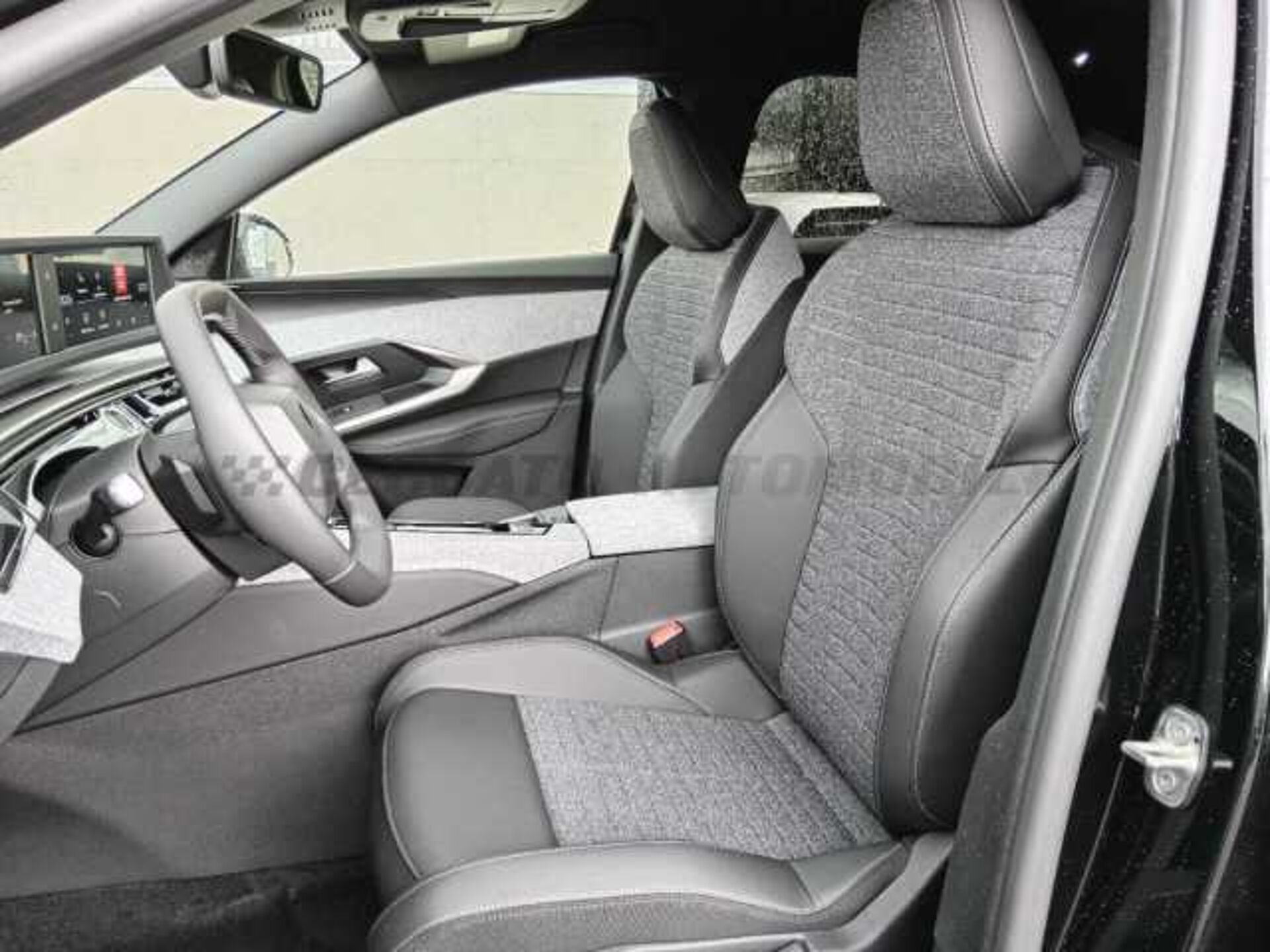 Peugeot 1.2l - black