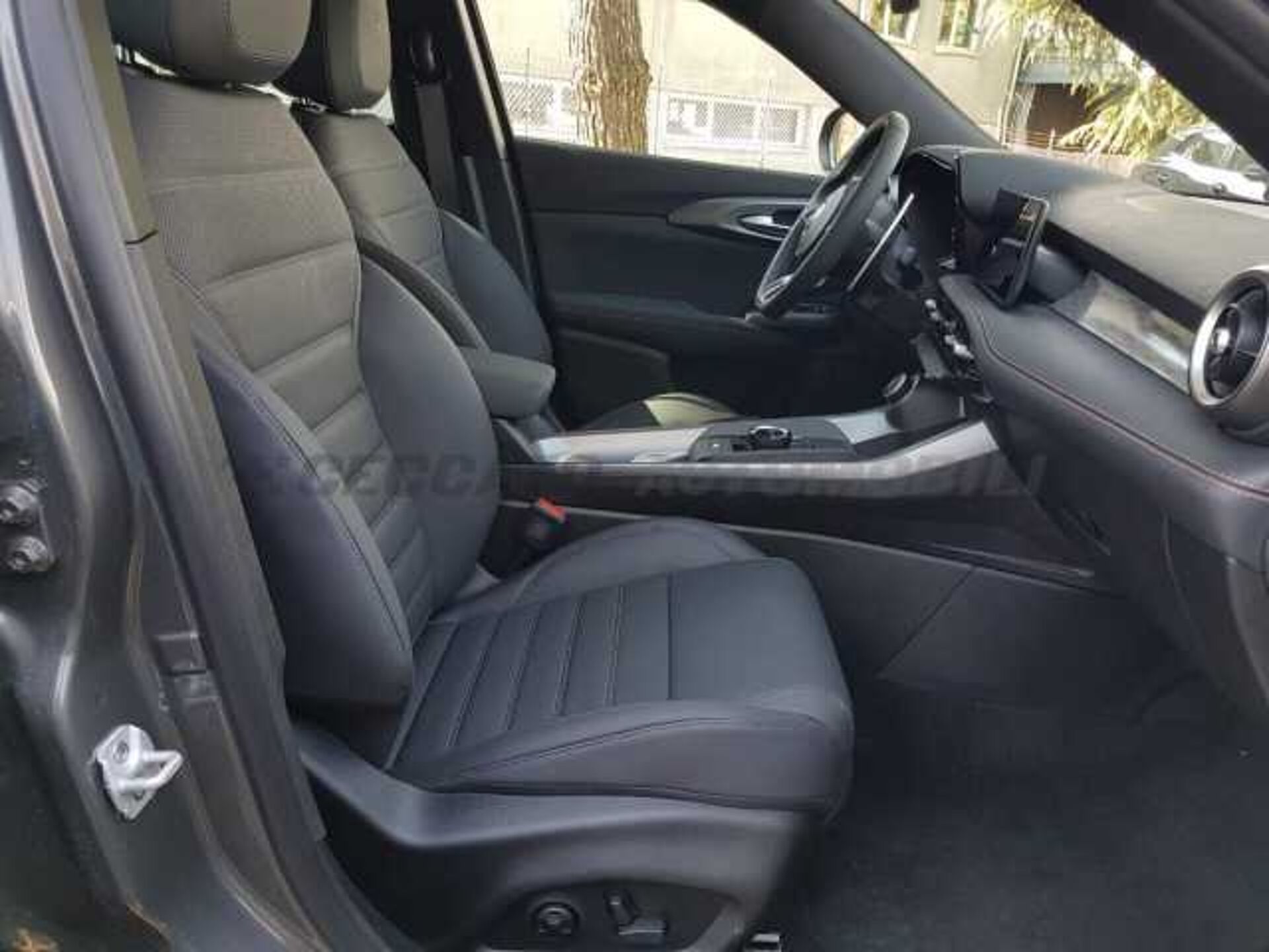 Alfa Romeo Tonale 1.6l - grey