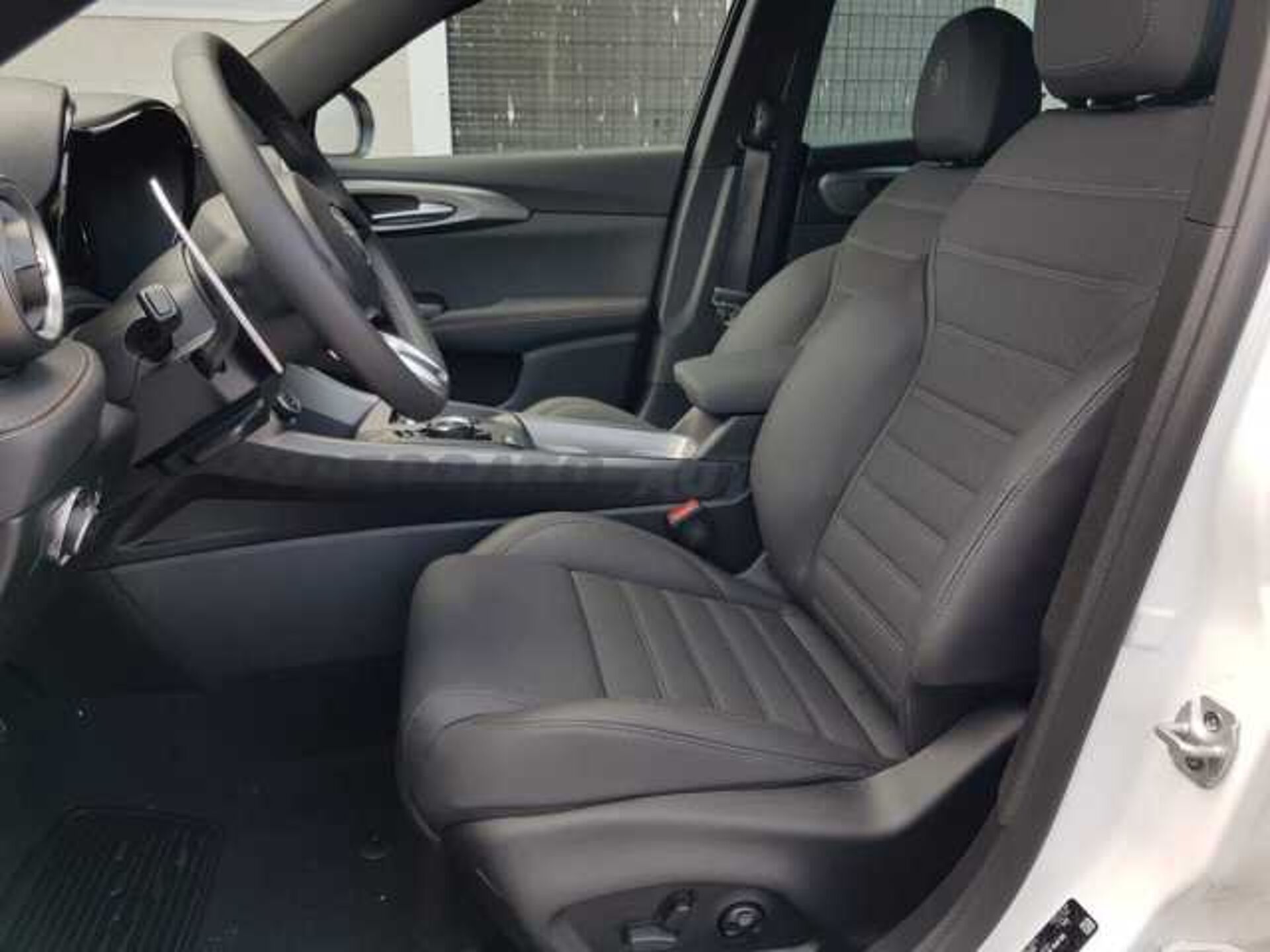 Alfa Romeo Tonale 1.6l - white