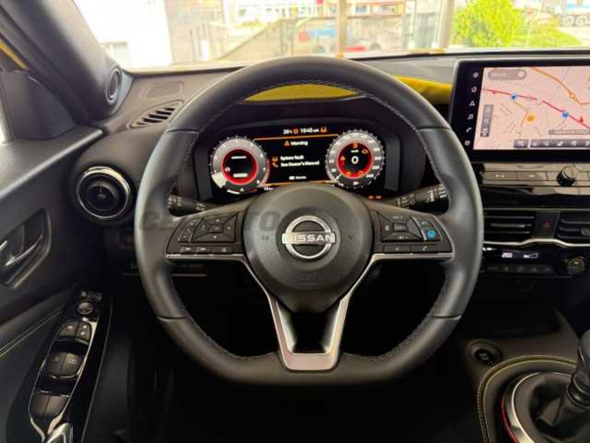 Nissan Nuovo Juke 1.0l - yellow