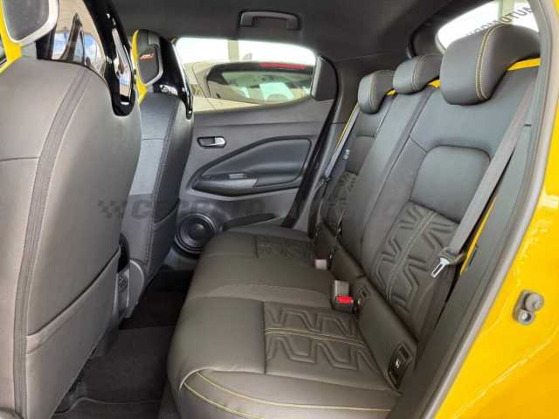 Nissan Nuovo Juke 1.0l - yellow